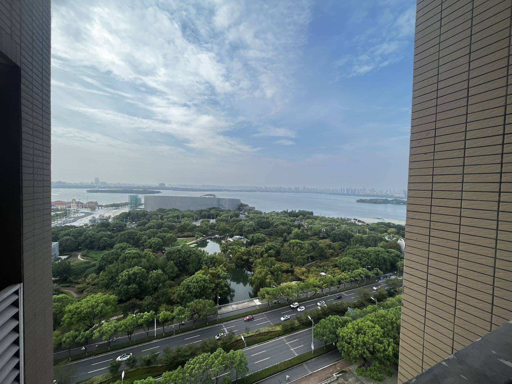 Industry Park 中海·湖滨一号