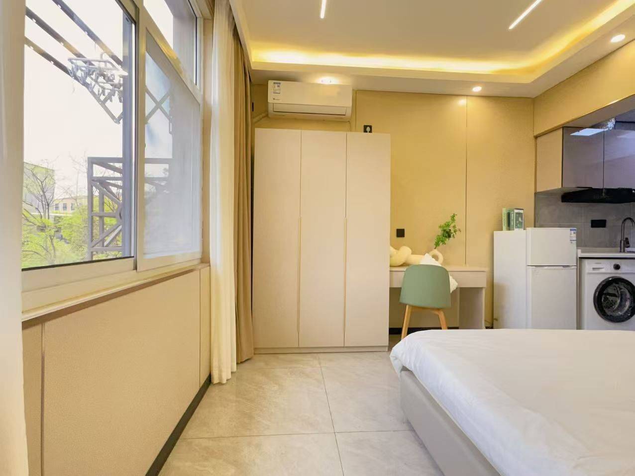 Nanjing-Gulou-Cozy Home,Clean&Comfy,No Gender Limit,Hustle & Bustle,“Friends”,Chilled,LGBTQ Friendly,Pet Friendly