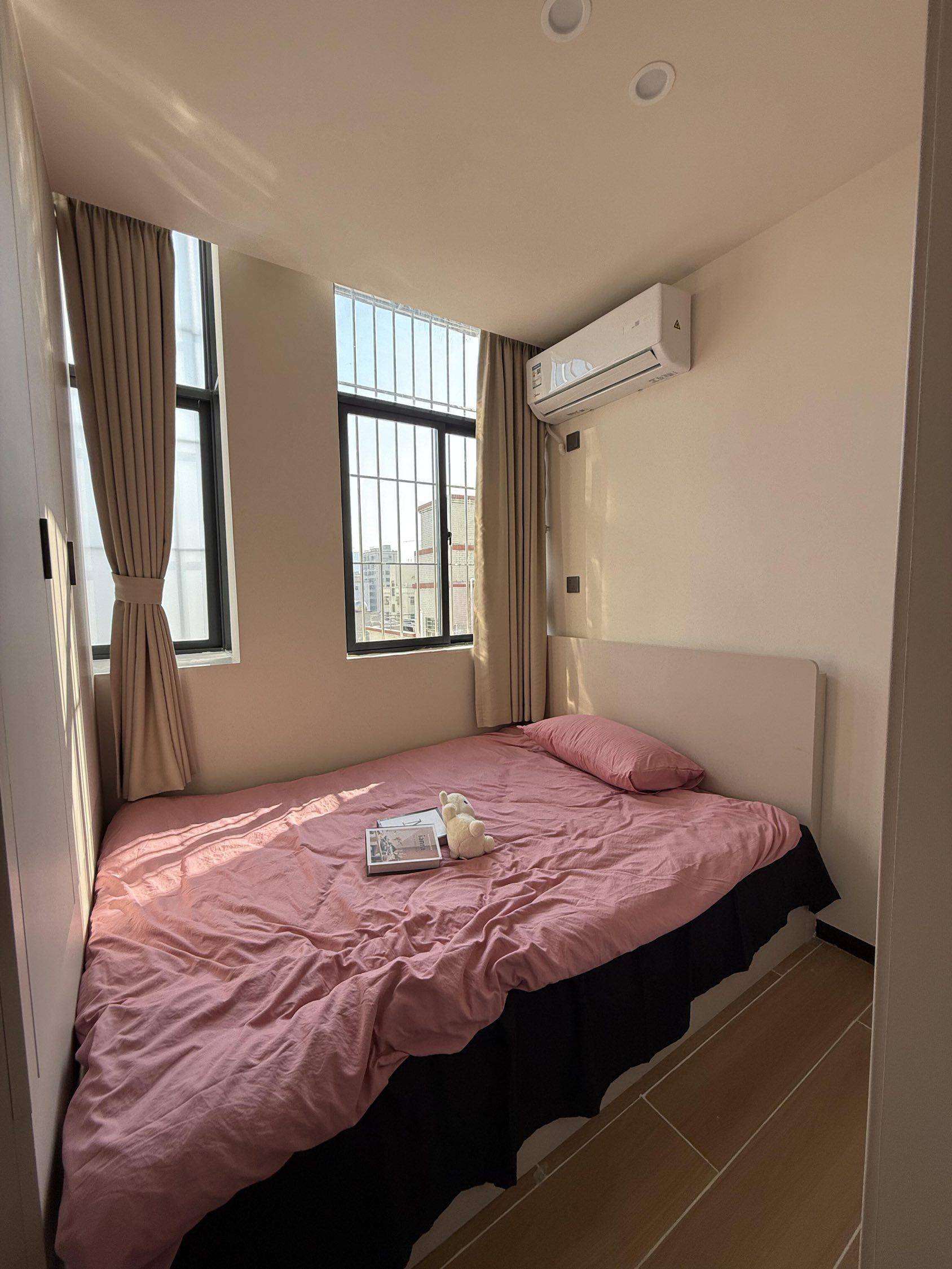 Shenzhen-Longhua-Clean&Comfy,Pet Friendly