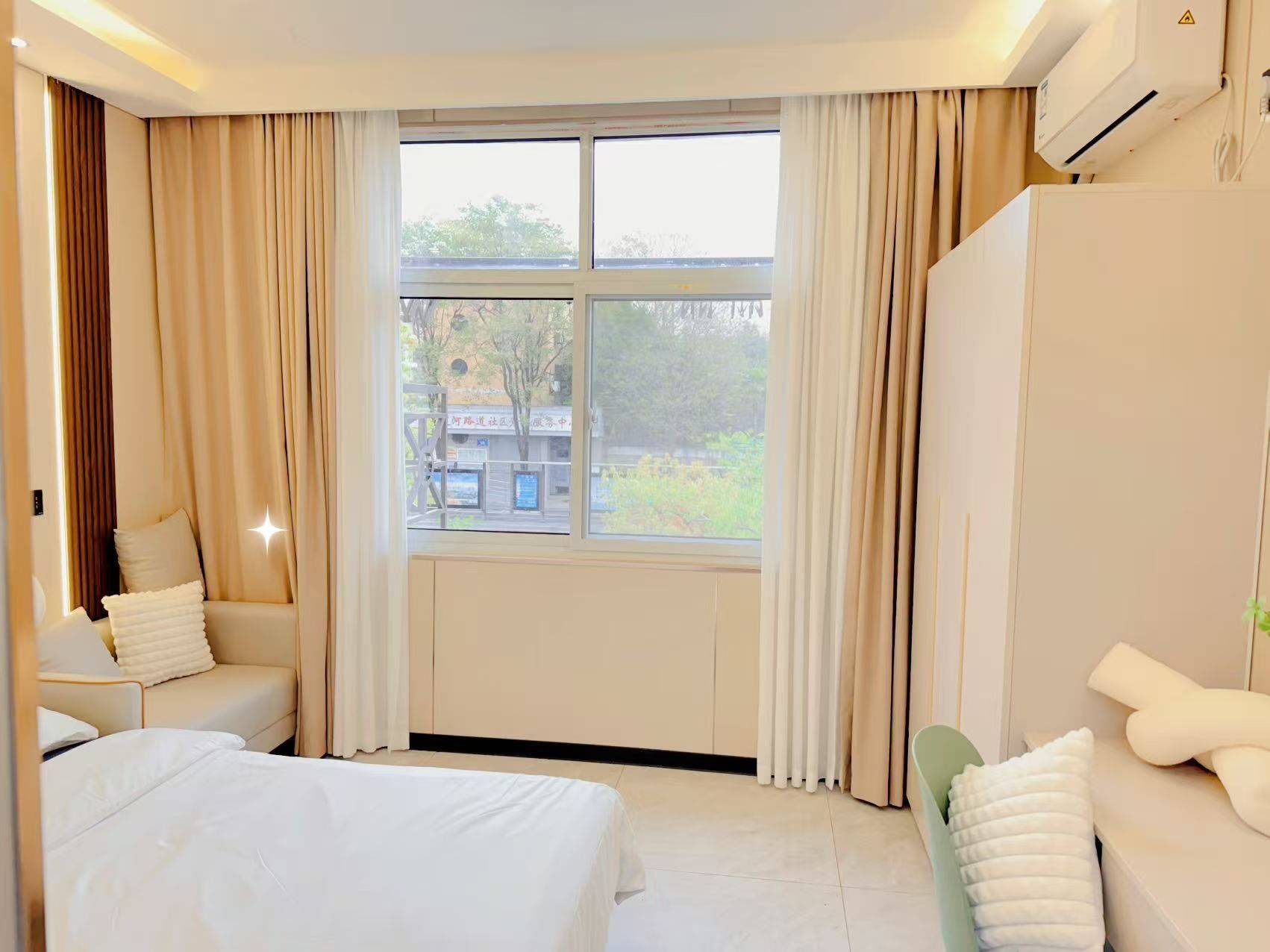Nanjing-Gulou-Cozy Home,Clean&Comfy,No Gender Limit,Hustle & Bustle,“Friends”,Chilled,LGBTQ Friendly,Pet Friendly