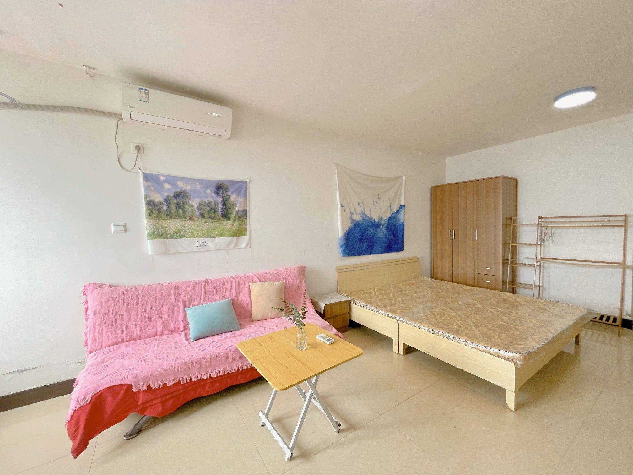 Zhengzhou-Jinshui-Cozy Home,Clean&Comfy,No Gender Limit,Hustle & Bustle,“Friends”,Chilled,LGBTQ Friendly,Pet Friendly