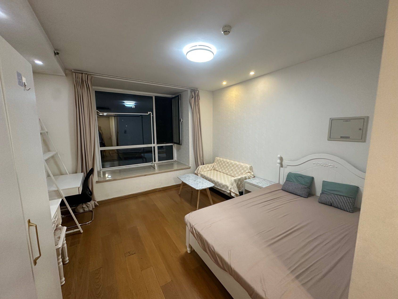 Beijing-Haidian-Cozy Home,Hustle & Bustle,“Friends”,Chilled