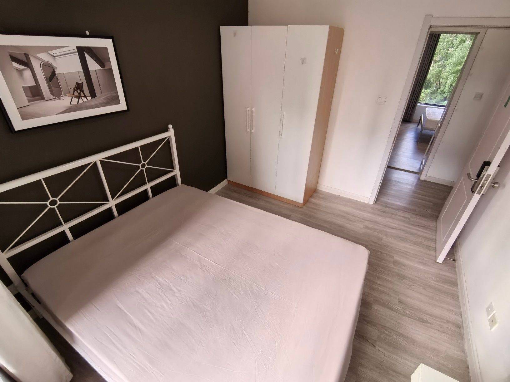 红牌楼 | 人居盛和林语 | 倪家桥 | 三瓦窑地铁 | 金融城 | 火车南站 | 太平园地铁 | 一号线 | 桐梓林 | 七号线 | Pet Friendly | LGBTQ Friendly | Cozy Home | Clean&Comfy | No Gender Limit | Hustle & Bustle | “Friends” | Chilled