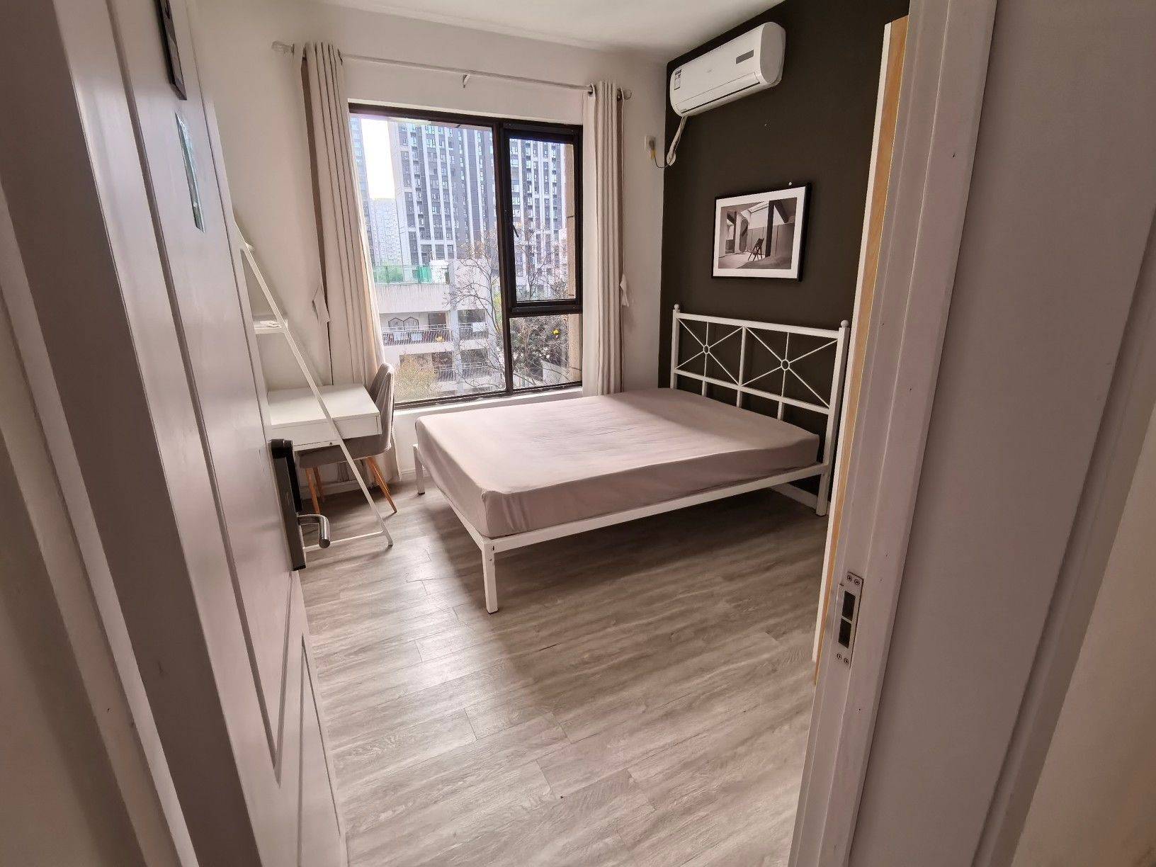 红牌楼 | 人居盛和林语 | 倪家桥 | 三瓦窑地铁 | 金融城 | 火车南站 | 太平园地铁 | 一号线 | 桐梓林 | 七号线 | Pet Friendly | LGBTQ Friendly | Cozy Home | Clean&Comfy | No Gender Limit | Hustle & Bustle | “Friends” | Chilled