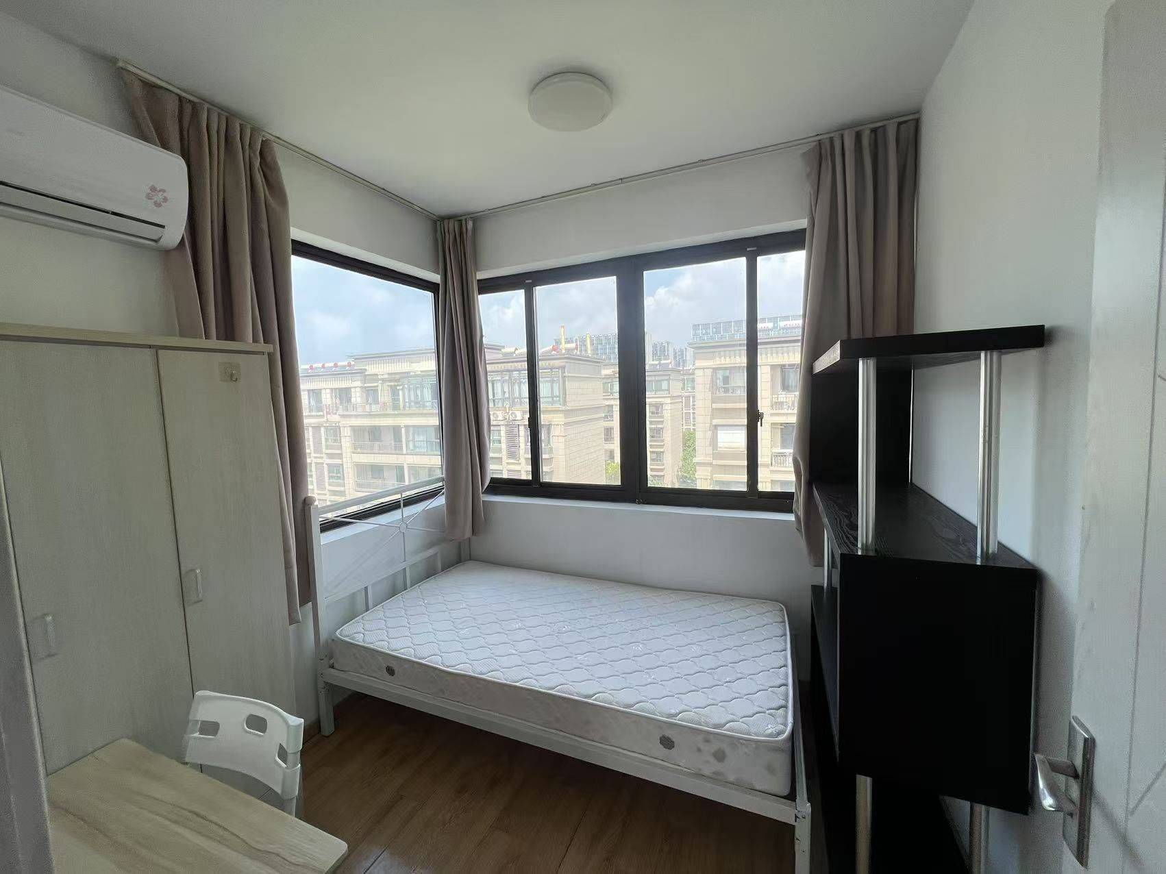 Nanjing-Qixia-2号线4号线金马路地铁站,个人房东民用水电,四年窗户采光好,燃气热水器