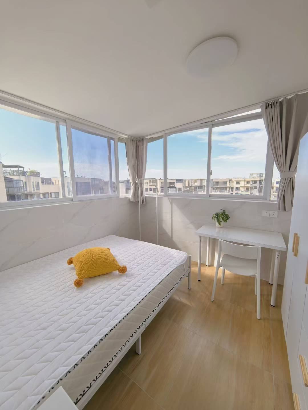 Chengdu-Pidu-Cozy Home,Clean&Comfy,No Gender Limit,Hustle & Bustle,“Friends”,Chilled,LGBTQ Friendly,Pet Friendly