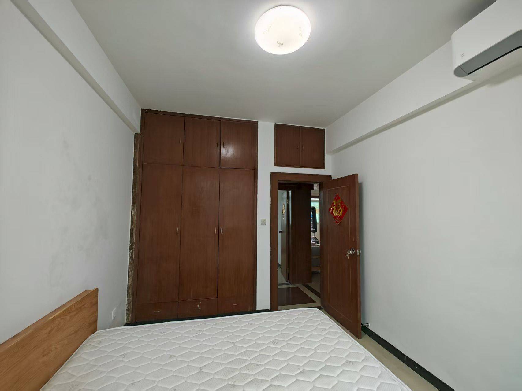 Guangzhou-Tianhe-Clean&Comfy,No Gender Limit,Hustle & Bustle