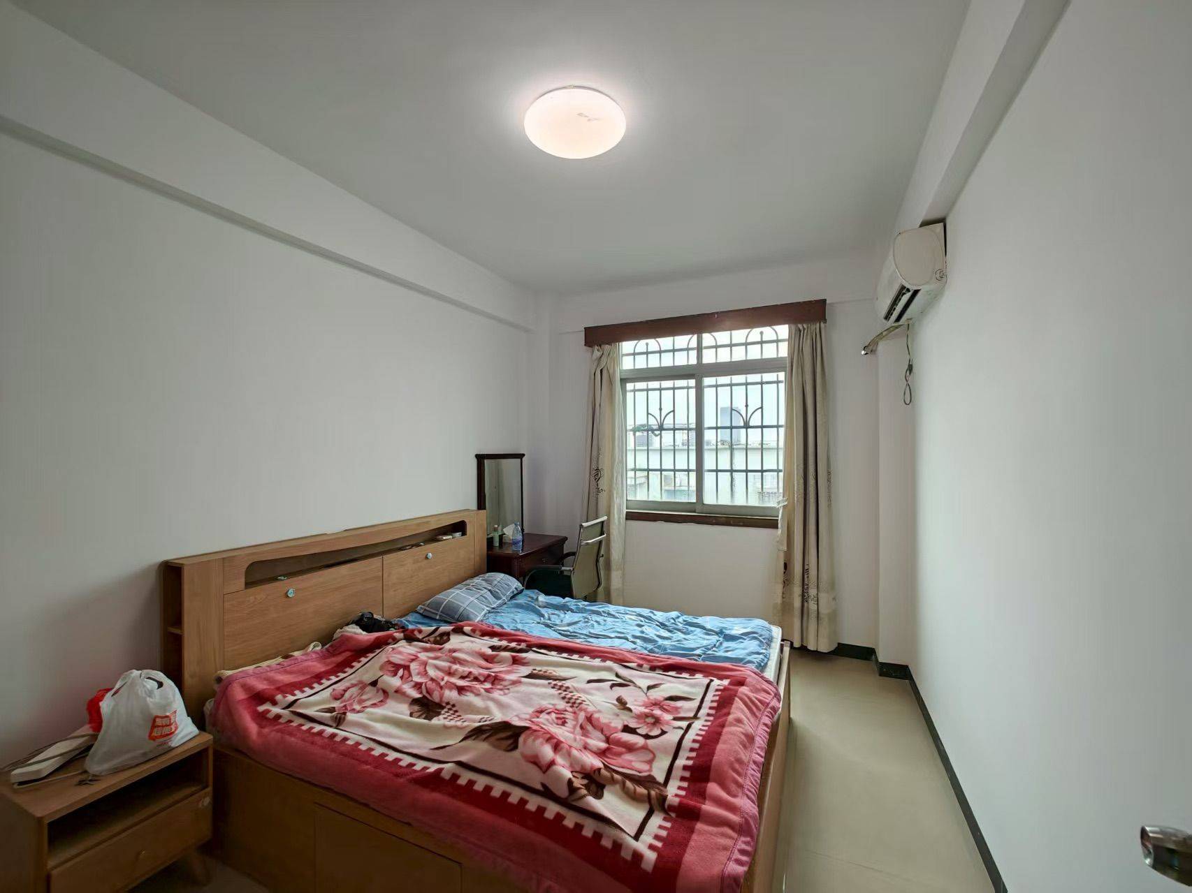 Guangzhou-Tianhe-Clean&Comfy,No Gender Limit,Hustle & Bustle