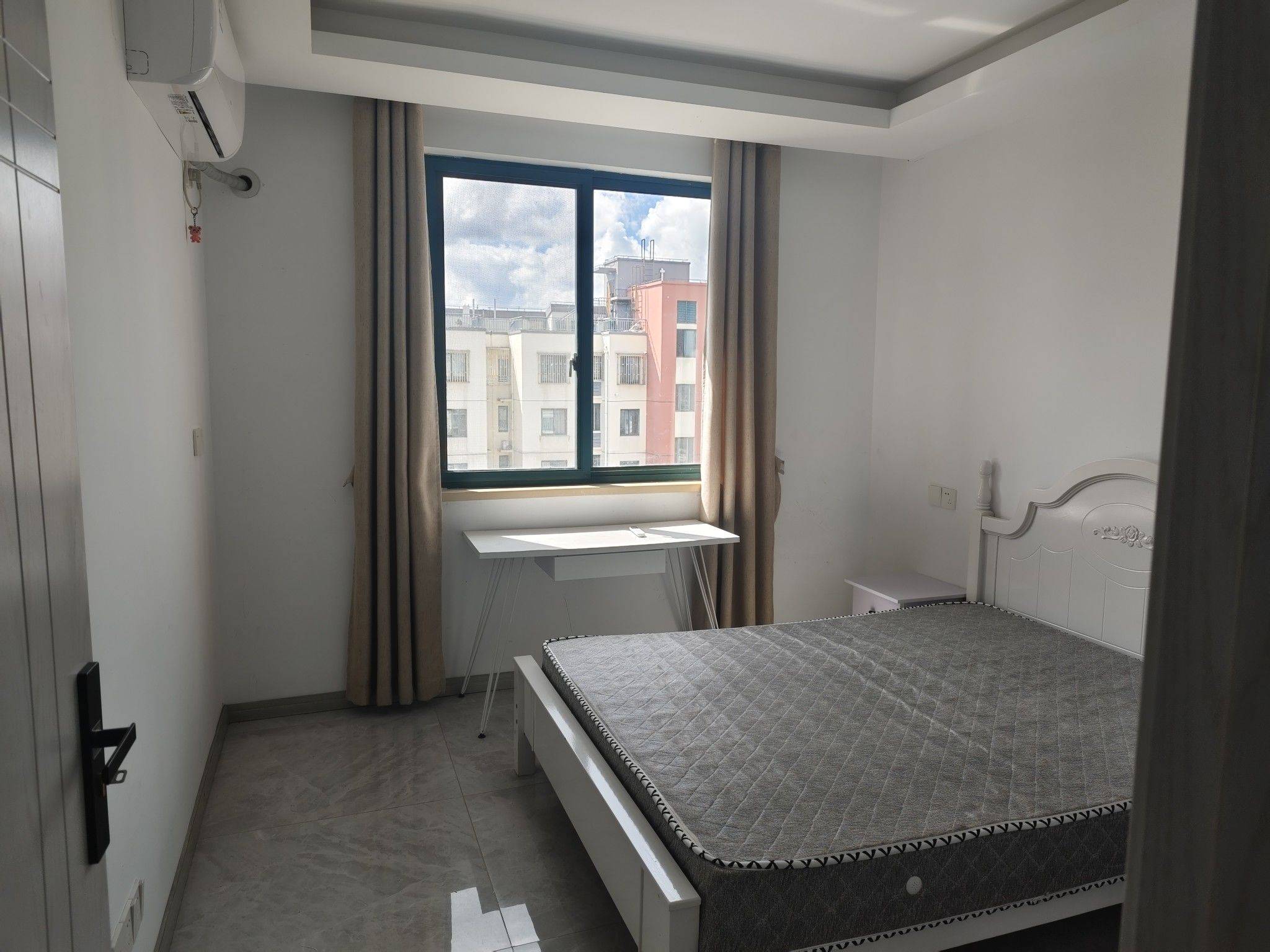 Shanghai-Pudong-飘窗,No Gender Limit