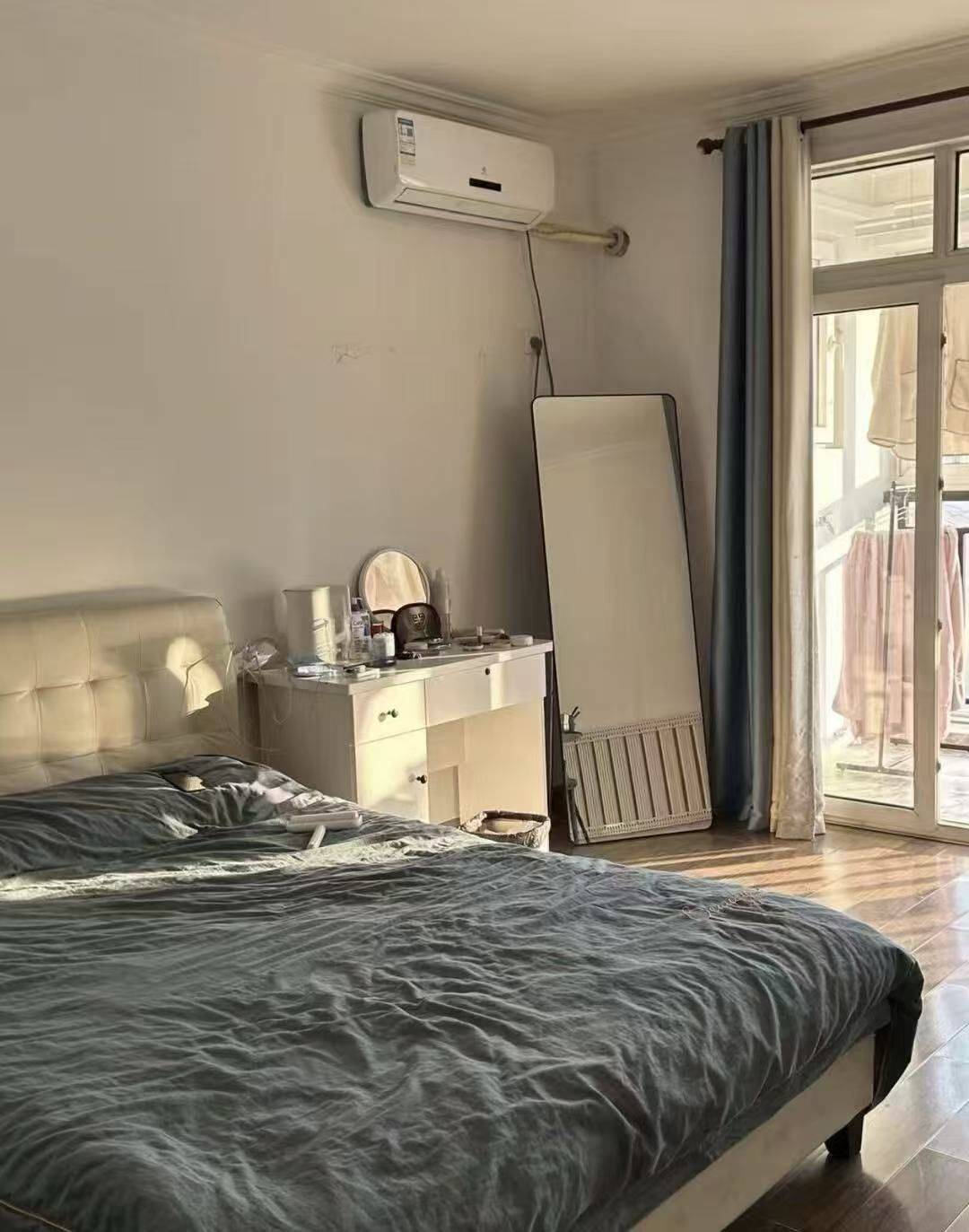 Cozy Home-Clean&Comfy-No Gender Limit-Hustle & Bustle-“Friends”-Chilled-LGBTQ Friendly-Pet Friendly