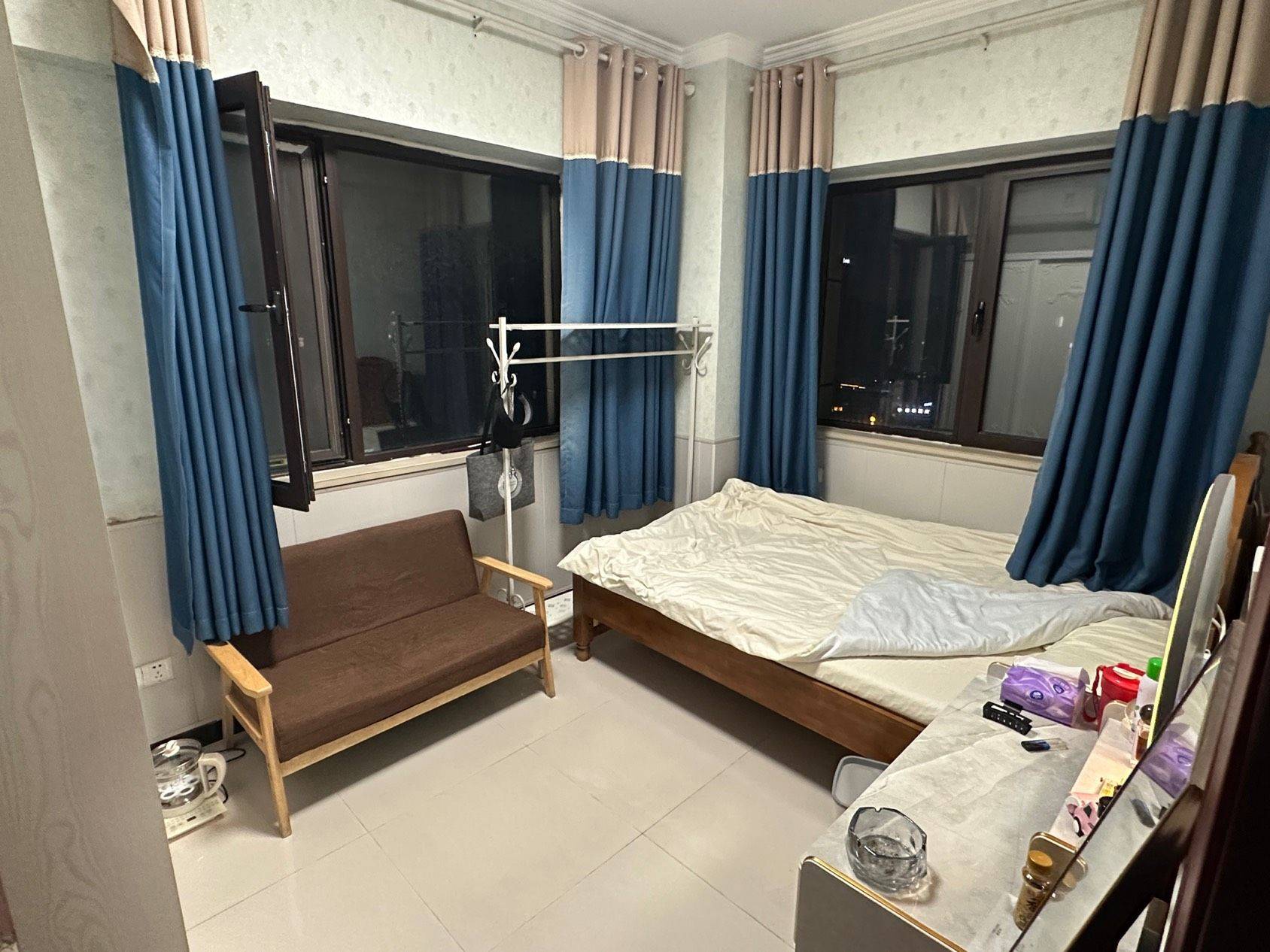 Zhengzhou-Jinshui-Cozy Home,Clean&Comfy,No Gender Limit,Hustle & Bustle,“Friends”,Chilled,LGBTQ Friendly,Pet Friendly