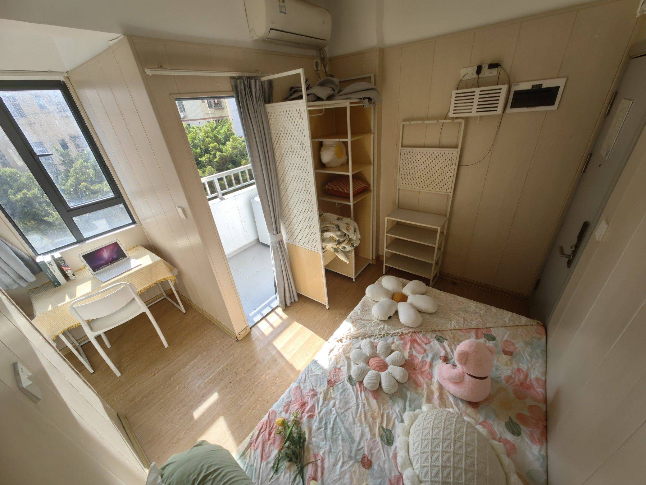 Shenzhen-Longhua-Cozy Home,Clean&Comfy,No Gender Limit,Hustle & Bustle,“Friends”,Chilled,LGBTQ Friendly,Pet Friendly