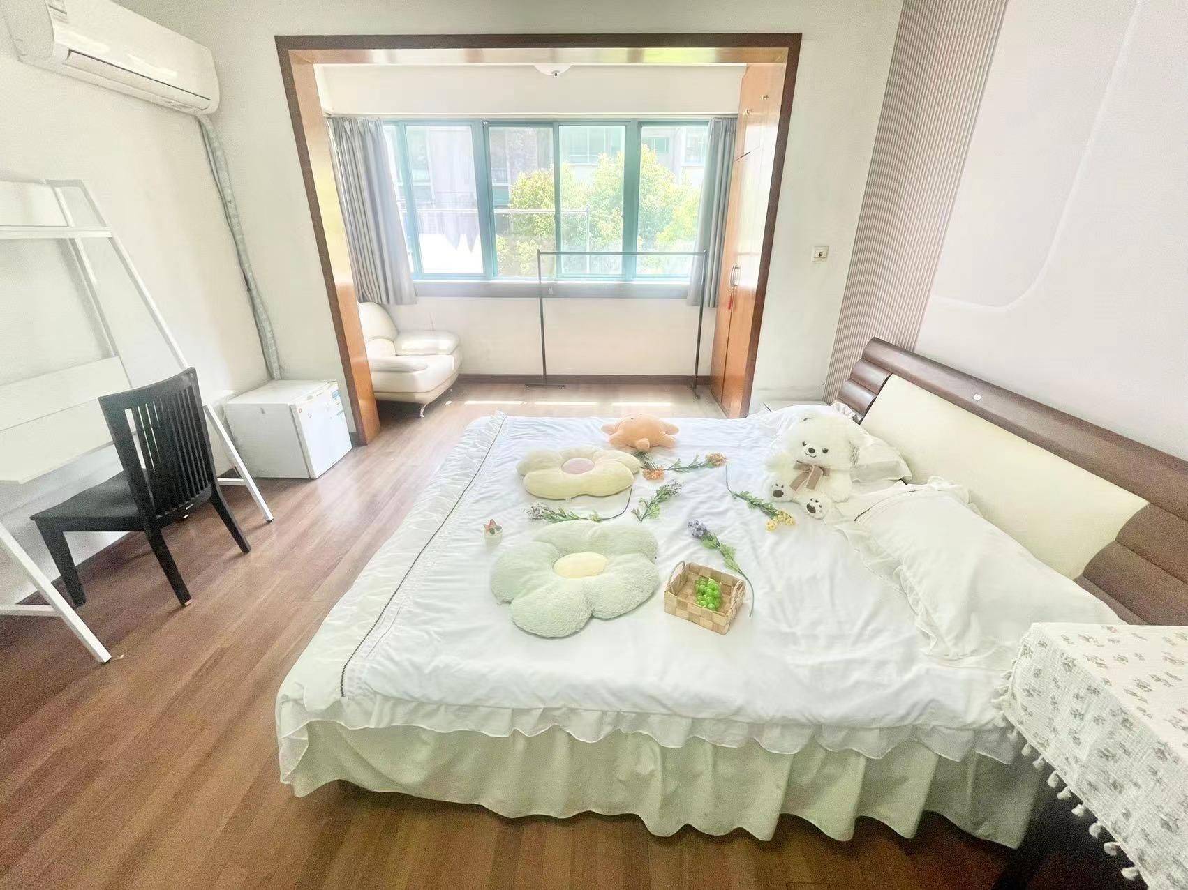 Nanjing-Jianye-Cozy Home,Clean&Comfy,No Gender Limit,Hustle & Bustle,“Friends”,Chilled,LGBTQ Friendly,Pet Friendly