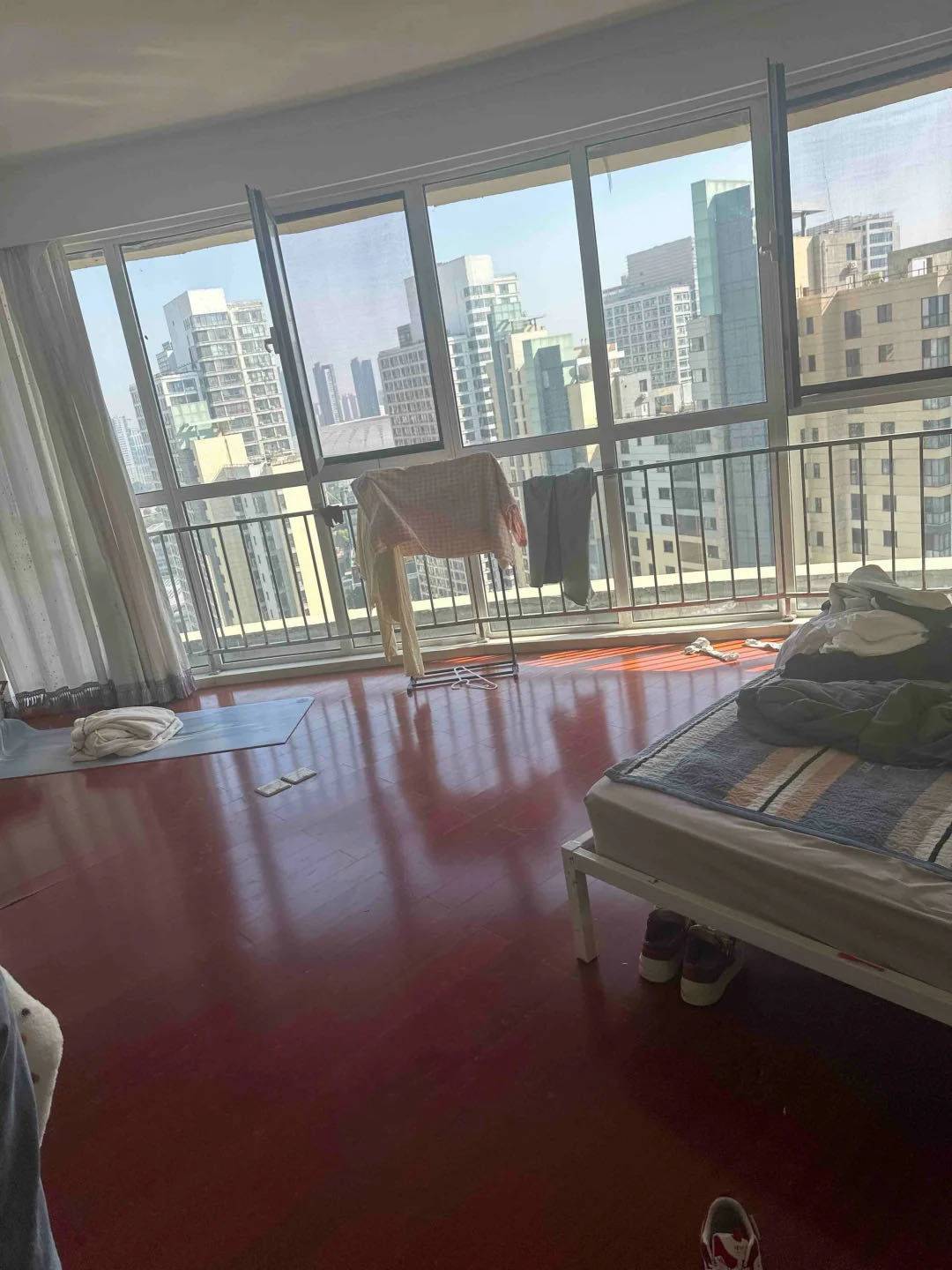 贫困女整租房源3