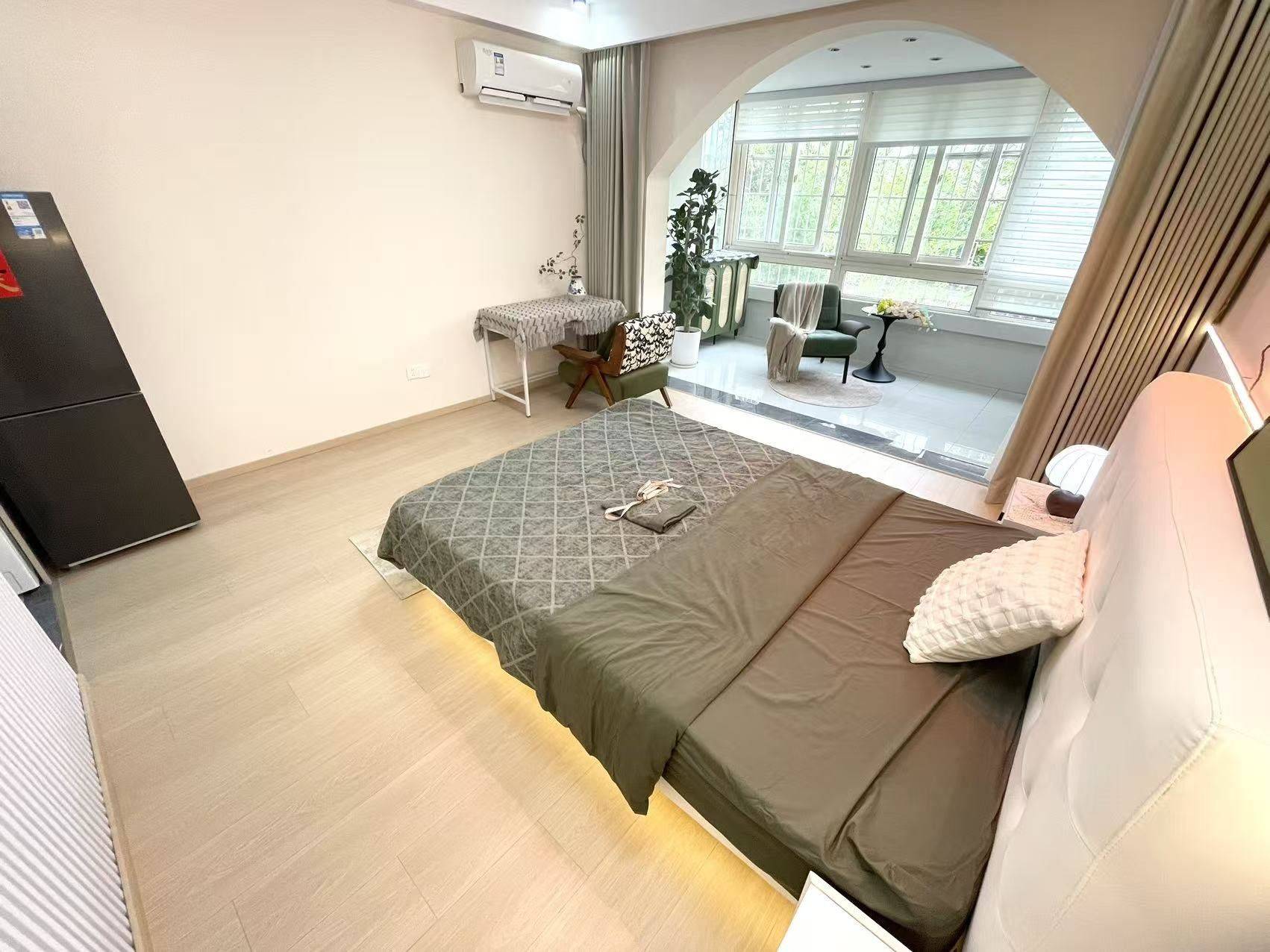 Shanghai-Pudong-Cozy Home,Clean&Comfy,No Gender Limit,Hustle & Bustle,“Friends”,Chilled,LGBTQ Friendly,Pet Friendly