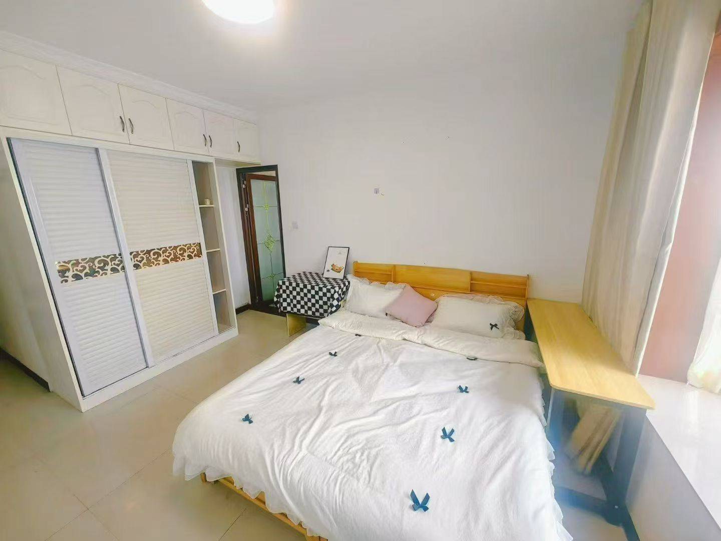 Zhengzhou-Jinshui-Cozy Home,Clean&Comfy,No Gender Limit,Hustle & Bustle,“Friends”,Chilled,LGBTQ Friendly,Pet Friendly