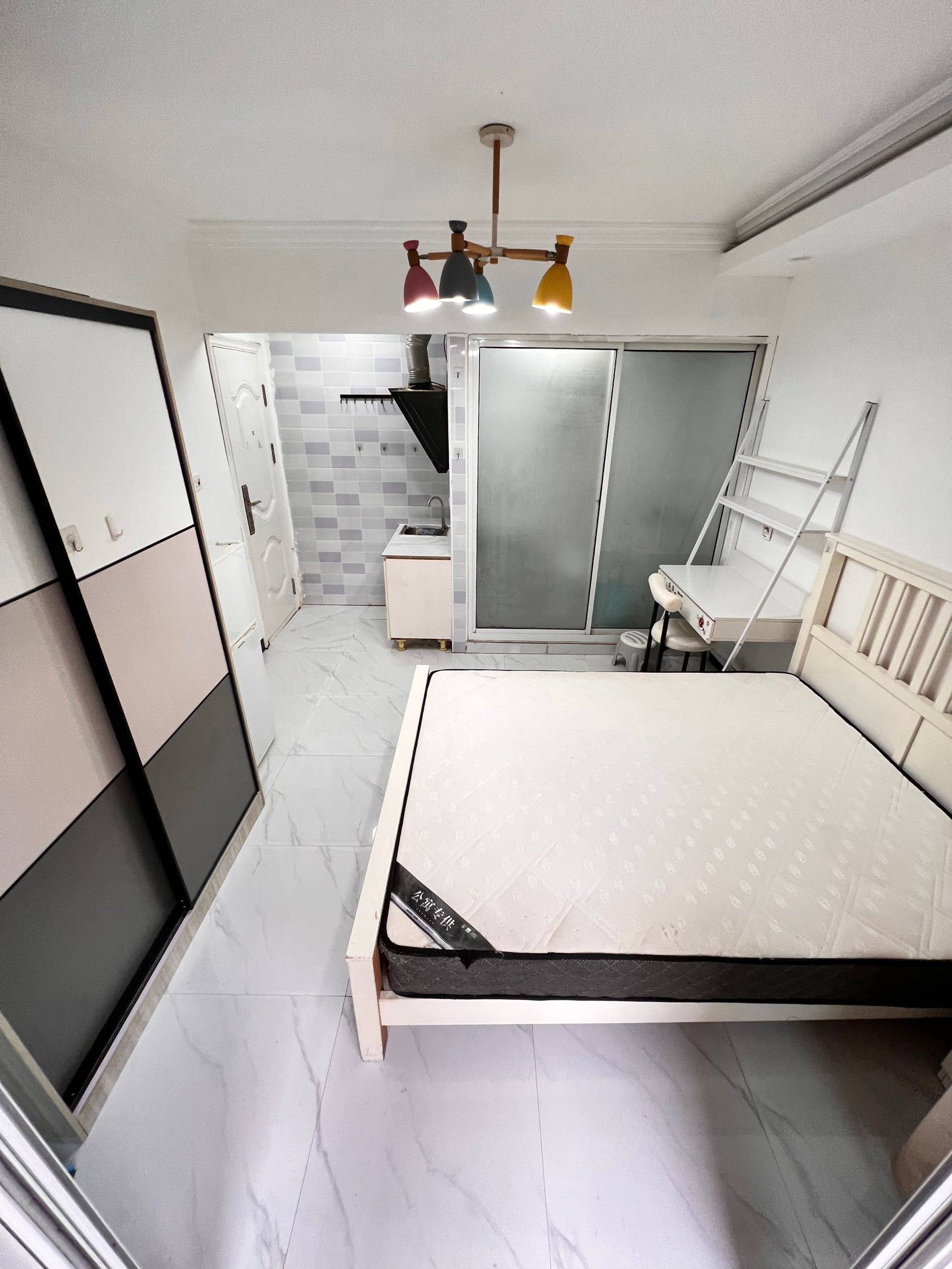 Shanghai-Pudong-Cozy Home,Clean&Comfy,No Gender Limit,Hustle & Bustle,“Friends”,Chilled,LGBTQ Friendly,Pet Friendly