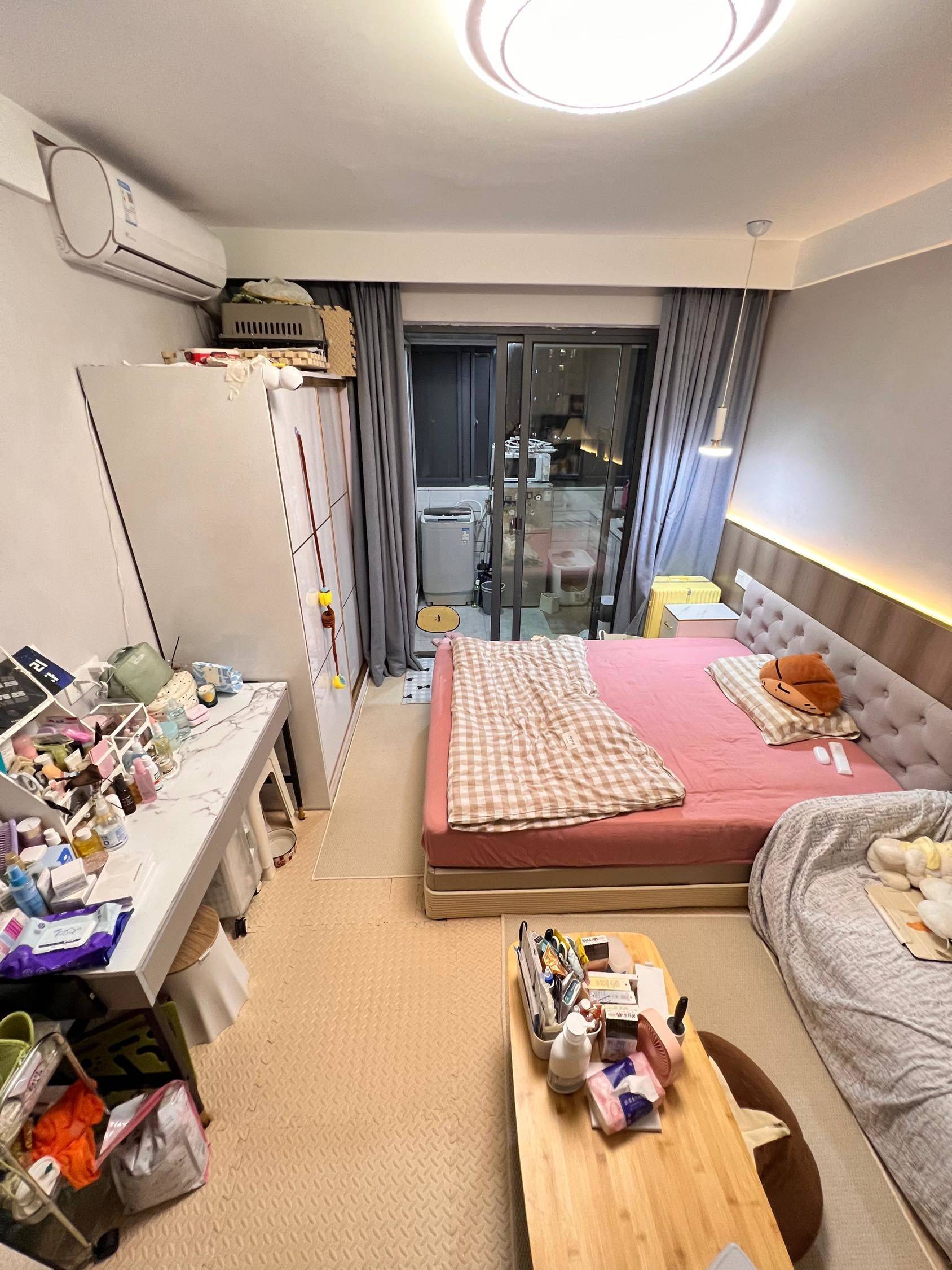 Shanghai-Pudong-Cozy Home,Clean&Comfy,No Gender Limit,Hustle & Bustle,“Friends”,Chilled,LGBTQ Friendly,Pet Friendly