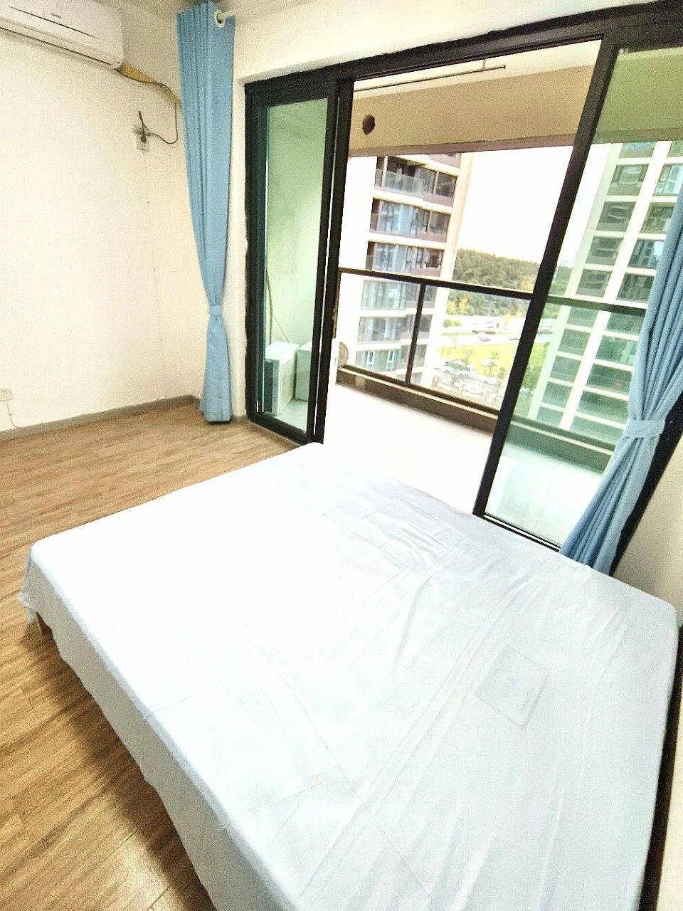 Chengdu-Shuangliu-Clean&Comfy,No Gender Limit,Hustle & Bustle