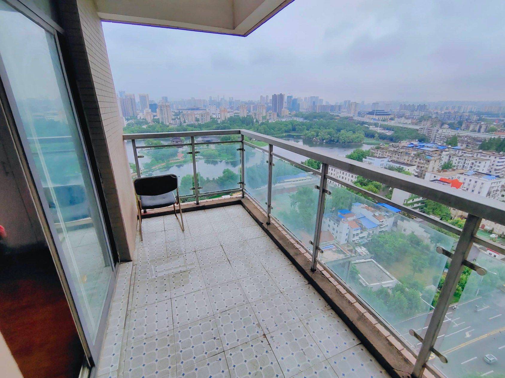 Wuhan-Hongshan-Cozy Home,Clean&Comfy,No Gender Limit,Hustle & Bustle,“Friends”,Chilled,LGBTQ Friendly,Pet Friendly