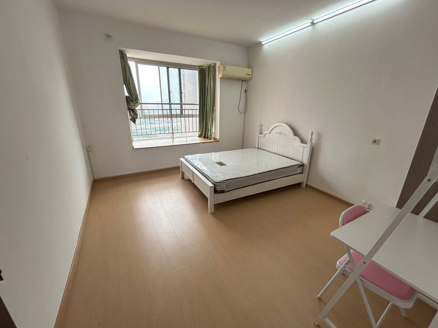 Wuhan-Hongshan-Cozy Home,Clean&Comfy,No Gender Limit,Hustle & Bustle,“Friends”,Chilled,LGBTQ Friendly,Pet Friendly