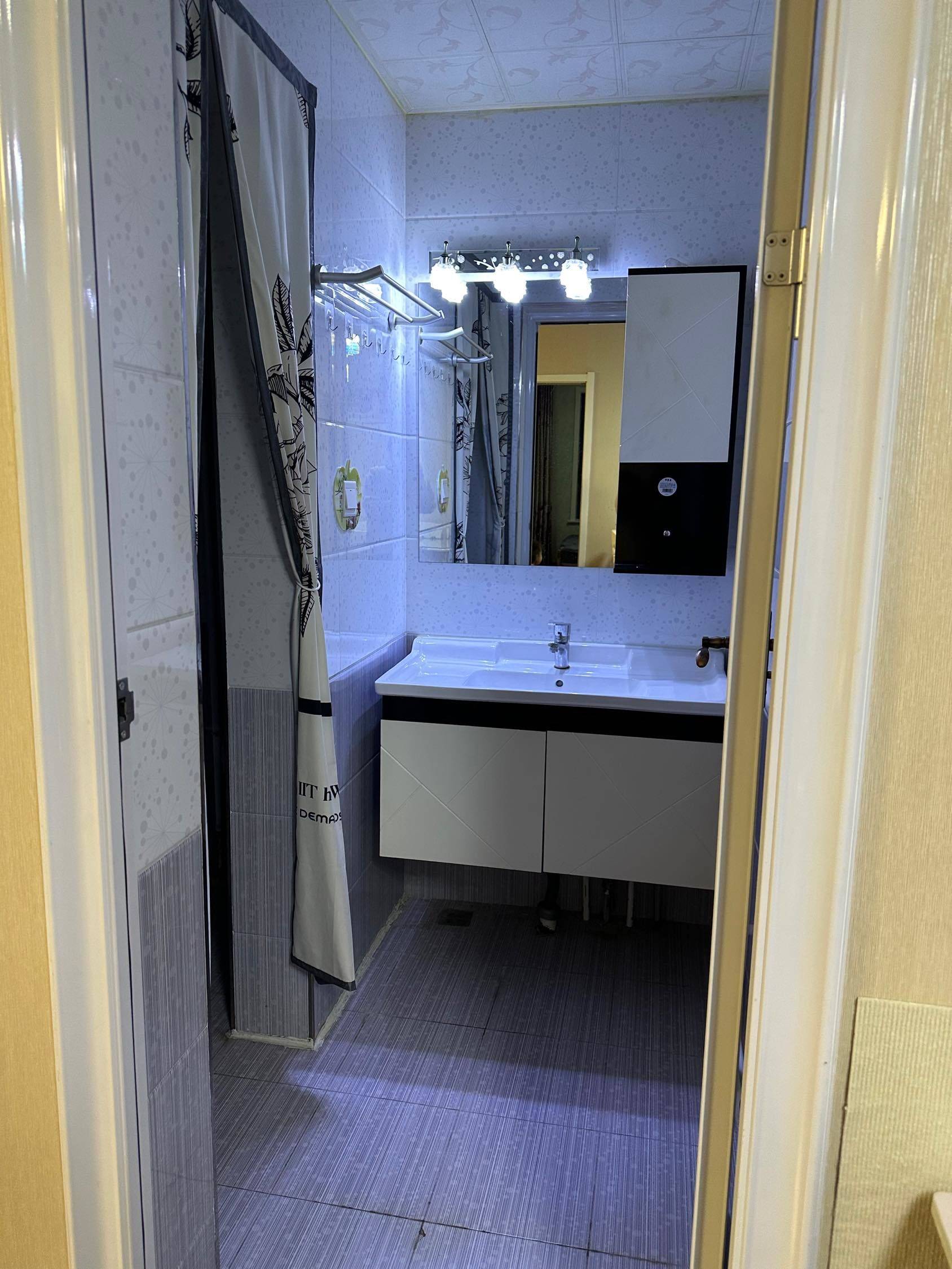 Xi'An-Weiyang-Cozy Home,Clean&Comfy,No Gender Limit,Hustle & Bustle,“Friends”,Chilled,LGBTQ Friendly