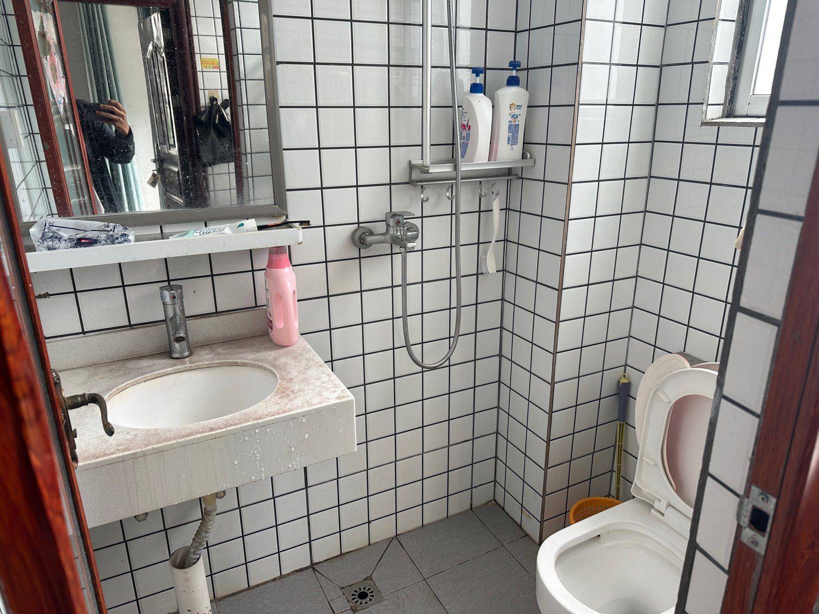 Shenzhen-Longhua-Cozy Home,Clean&Comfy,No Gender Limit,Hustle & Bustle,“Friends”,Chilled,LGBTQ Friendly,Pet Friendly