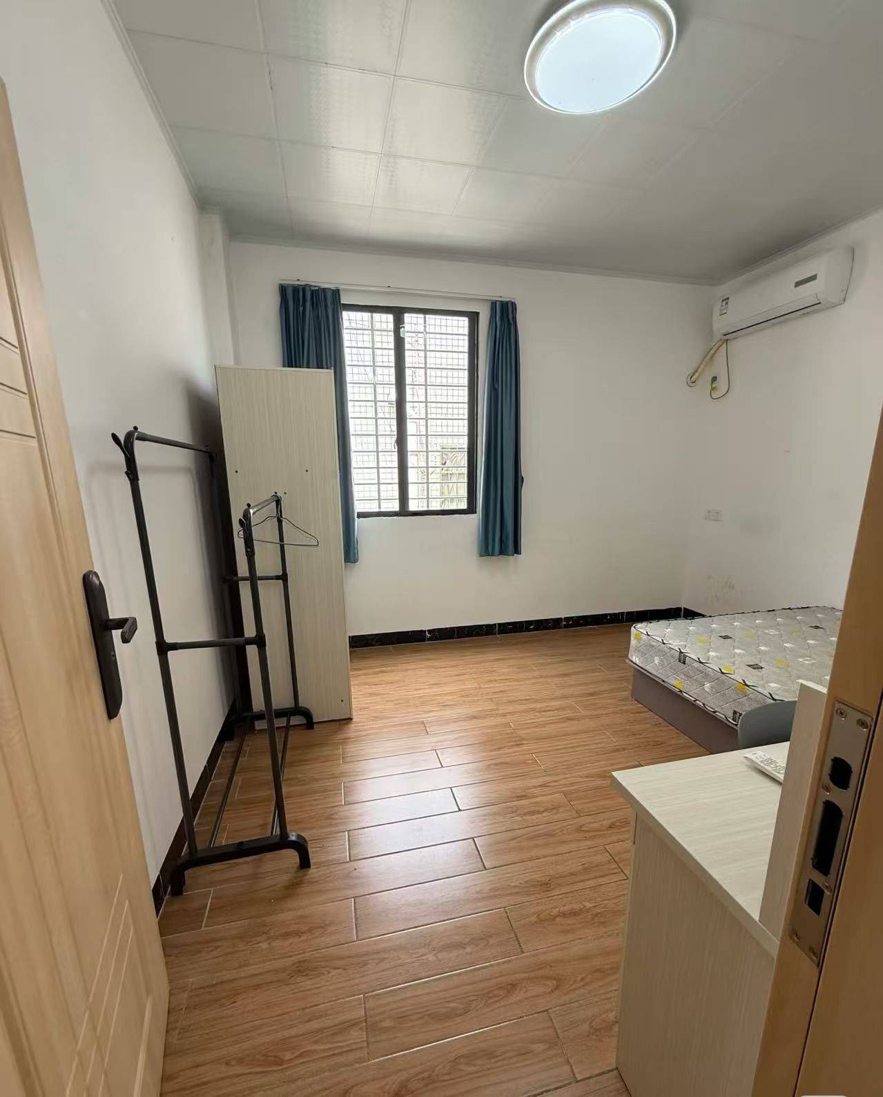 Guangzhou-Tianhe-No Gender Limit