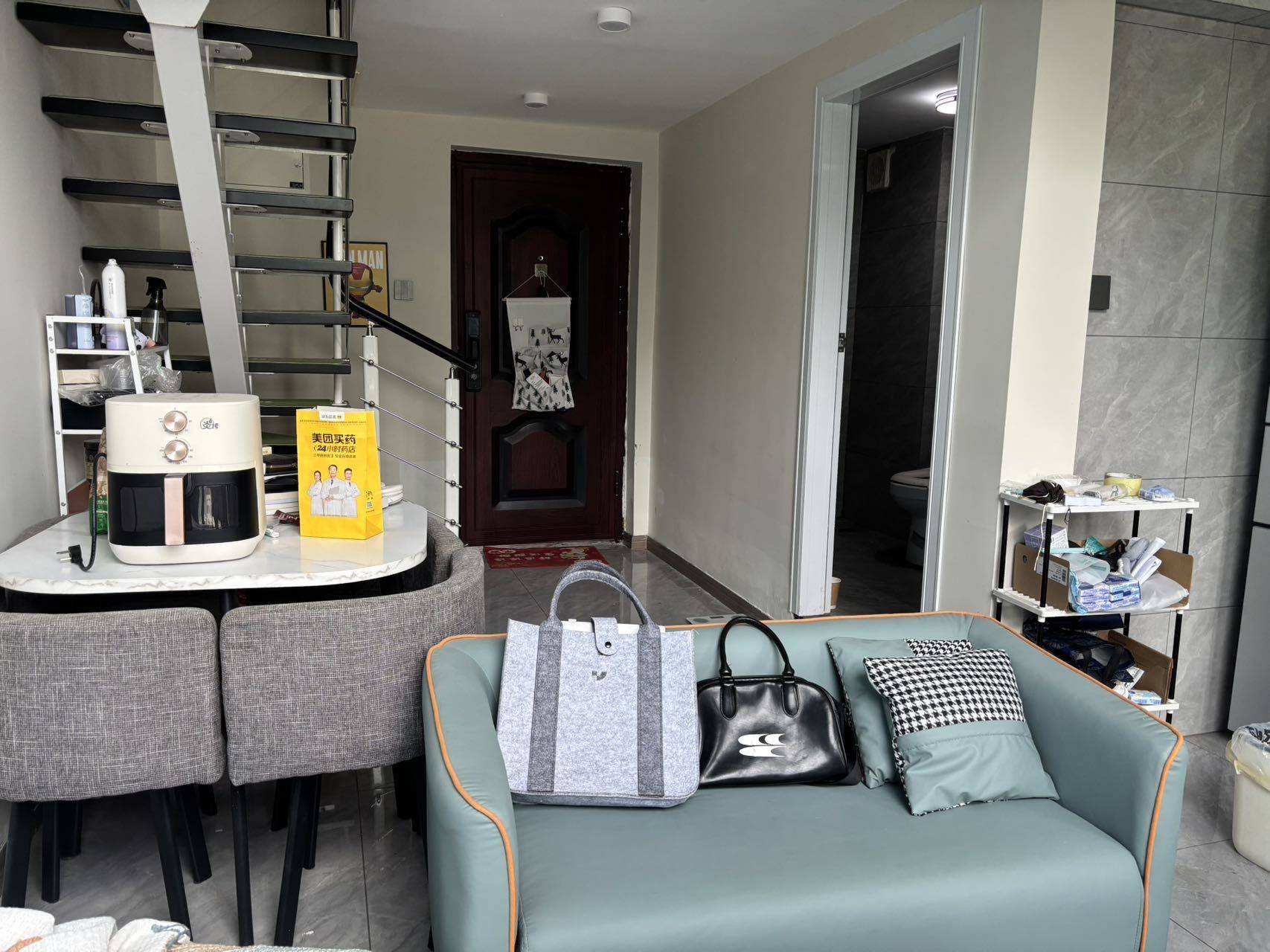 Wuhan-Hongshan-Cozy Home,Clean&Comfy,No Gender Limit,Hustle & Bustle,Chilled