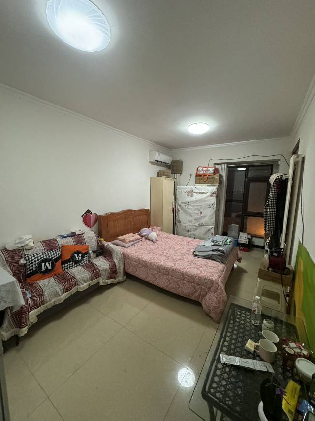 Zhengzhou-Erqi-20RMB/Night,Cozy Home,Clean&Comfy,No Gender Limit,Hustle & Bustle,“Friends”,Chilled,LGBTQ Friendly,Pet Friendly