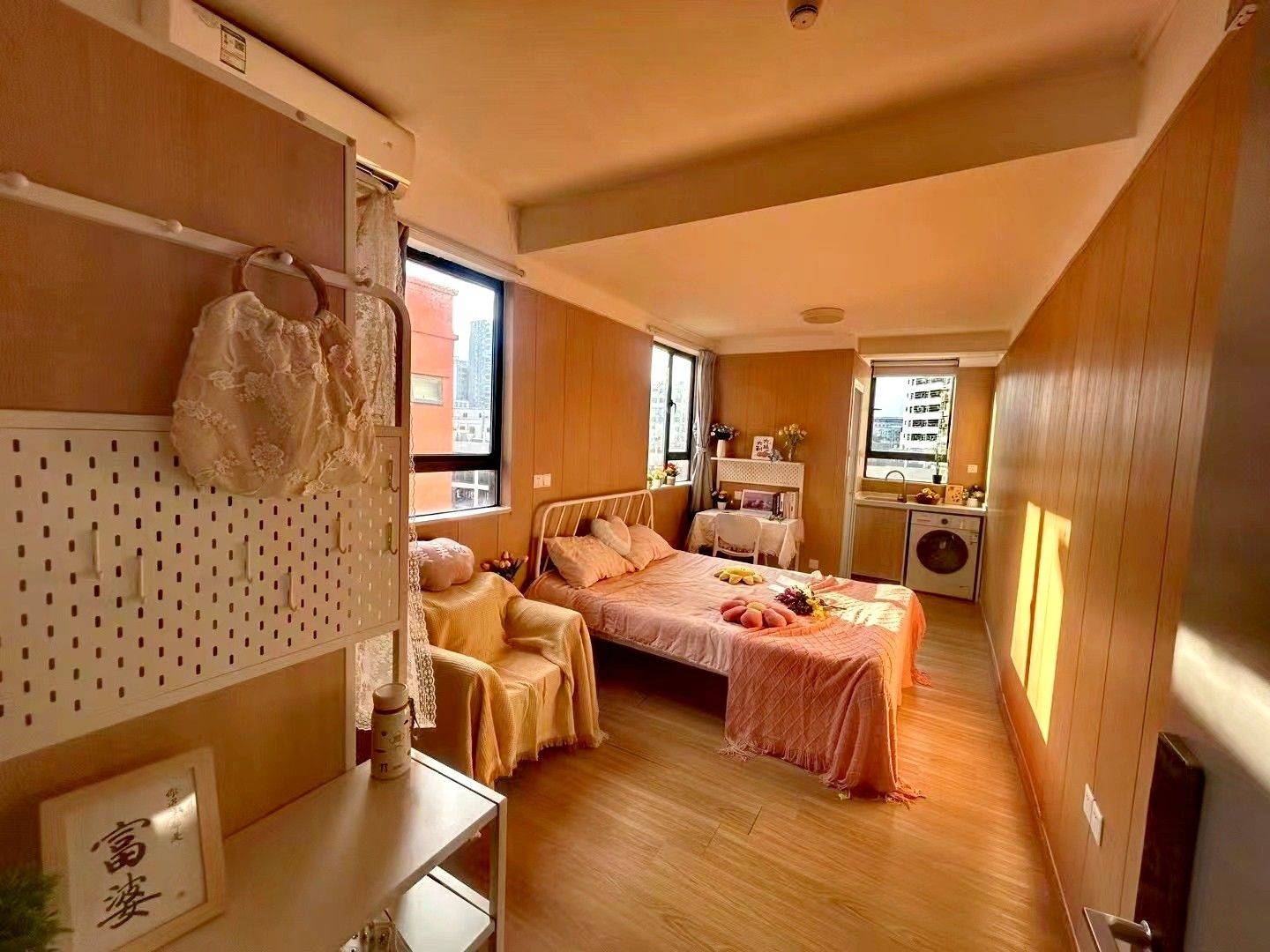 Shenzhen-Longhua-Cozy Home,Clean&Comfy,No Gender Limit,Hustle & Bustle,“Friends”,Chilled,LGBTQ Friendly,Pet Friendly