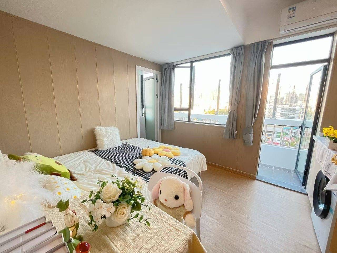 Shenzhen-Longhua-Cozy Home,Clean&Comfy,No Gender Limit,Hustle & Bustle,“Friends”,Chilled,LGBTQ Friendly,Pet Friendly