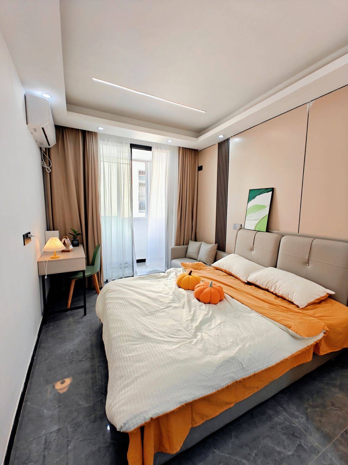 Cozy Home-Clean&Comfy-No Gender Limit-Hustle & Bustle-“Friends”-Chilled-LGBTQ Friendly-Pet Friendly