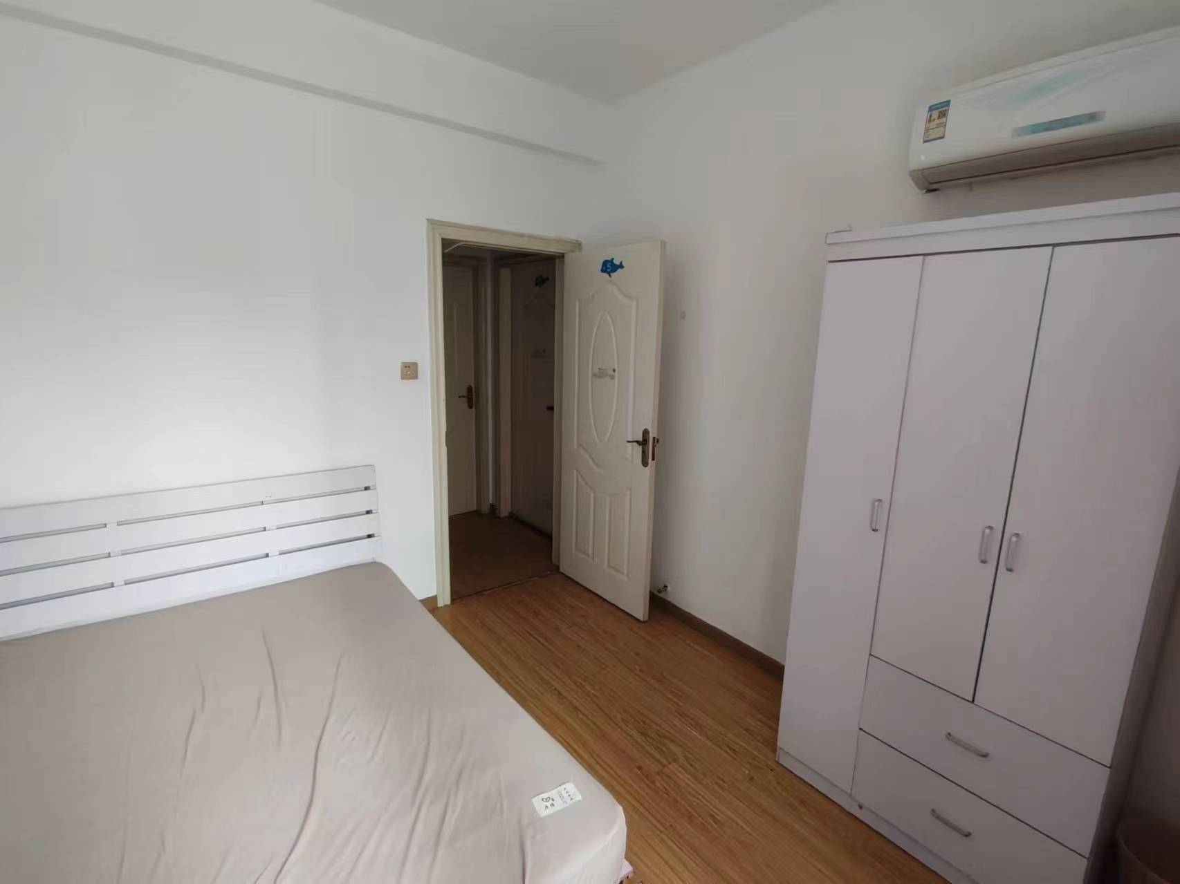 武汉-洪山-1RMB/晚,毕业季,地铁口,开学季,宠物友好,LGBTQ友好,温馨小窝,干净治愈,不限性别,市井烟火气,老友记,慢时光