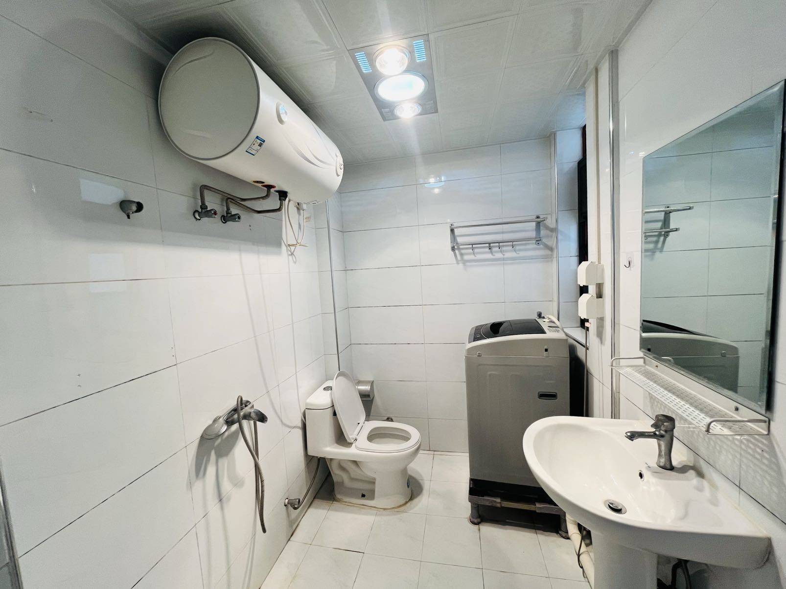 武汉-洪山-1RMB/晚,毕业季,地铁口,开学季,宠物友好,LGBTQ友好,温馨小窝,干净治愈,不限性别,市井烟火气,老友记,慢时光