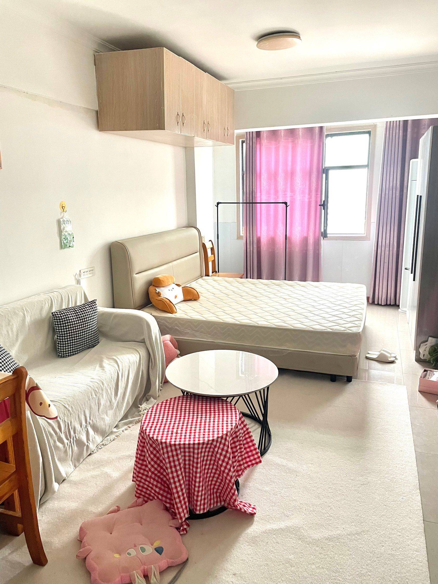 Zhengzhou-Guancheng-Cozy Home,Clean&Comfy,No Gender Limit,Hustle & Bustle,“Friends”,Chilled,LGBTQ Friendly,Pet Friendly