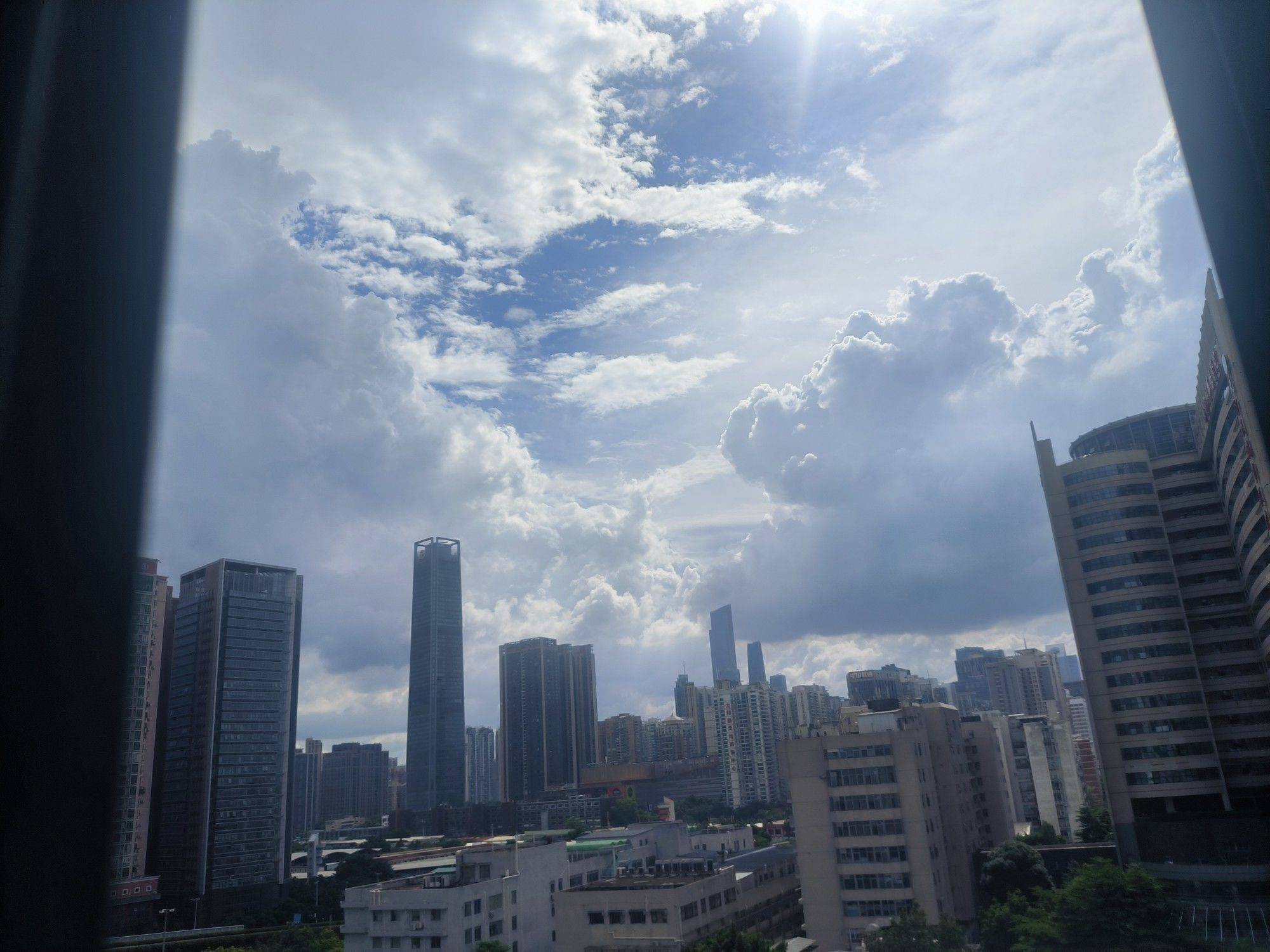 Guangzhou-Tianhe-配套齐全,生活方便,上班通勤,电梯房,Cozy Home,Clean&Comfy,No Gender Limit,Hustle & Bustle,“Friends”,Chilled