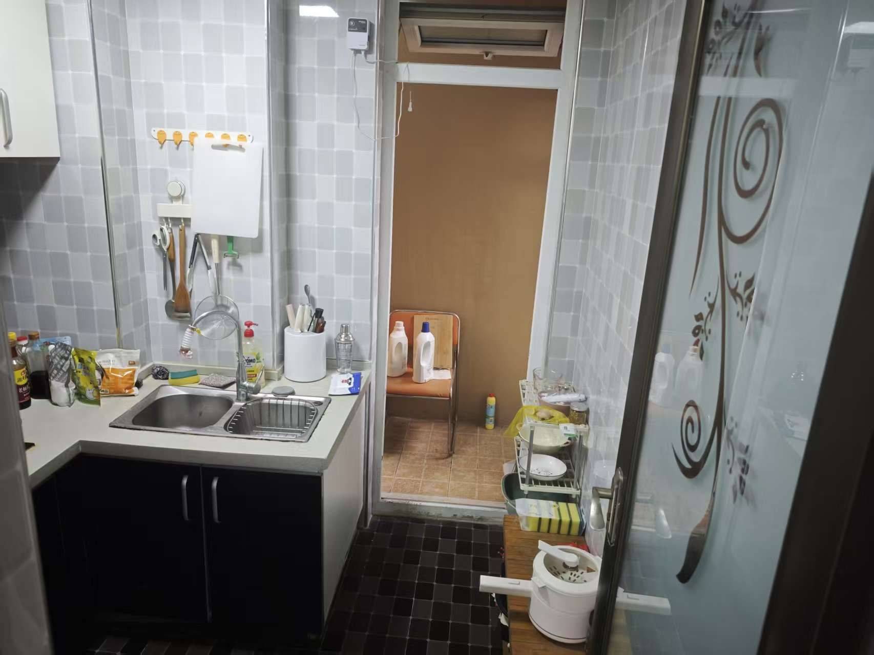 Wuhan-Hongshan-Cozy Home,Clean&Comfy,No Gender Limit,Hustle & Bustle,“Friends”,Chilled,LGBTQ Friendly,Pet Friendly