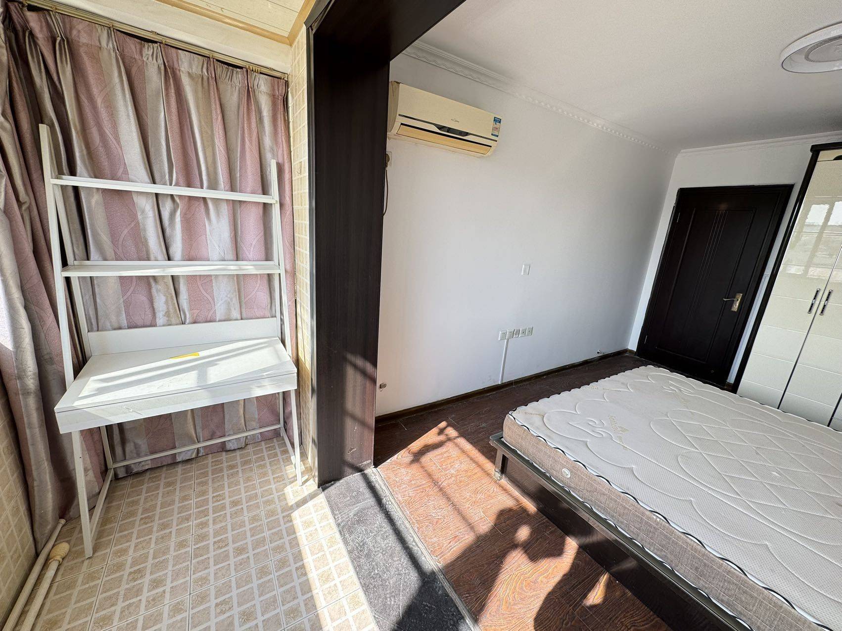 Nanjing-Jianye-Cozy Home,Clean&Comfy,No Gender Limit,Hustle & Bustle,“Friends”,Chilled,LGBTQ Friendly,Pet Friendly