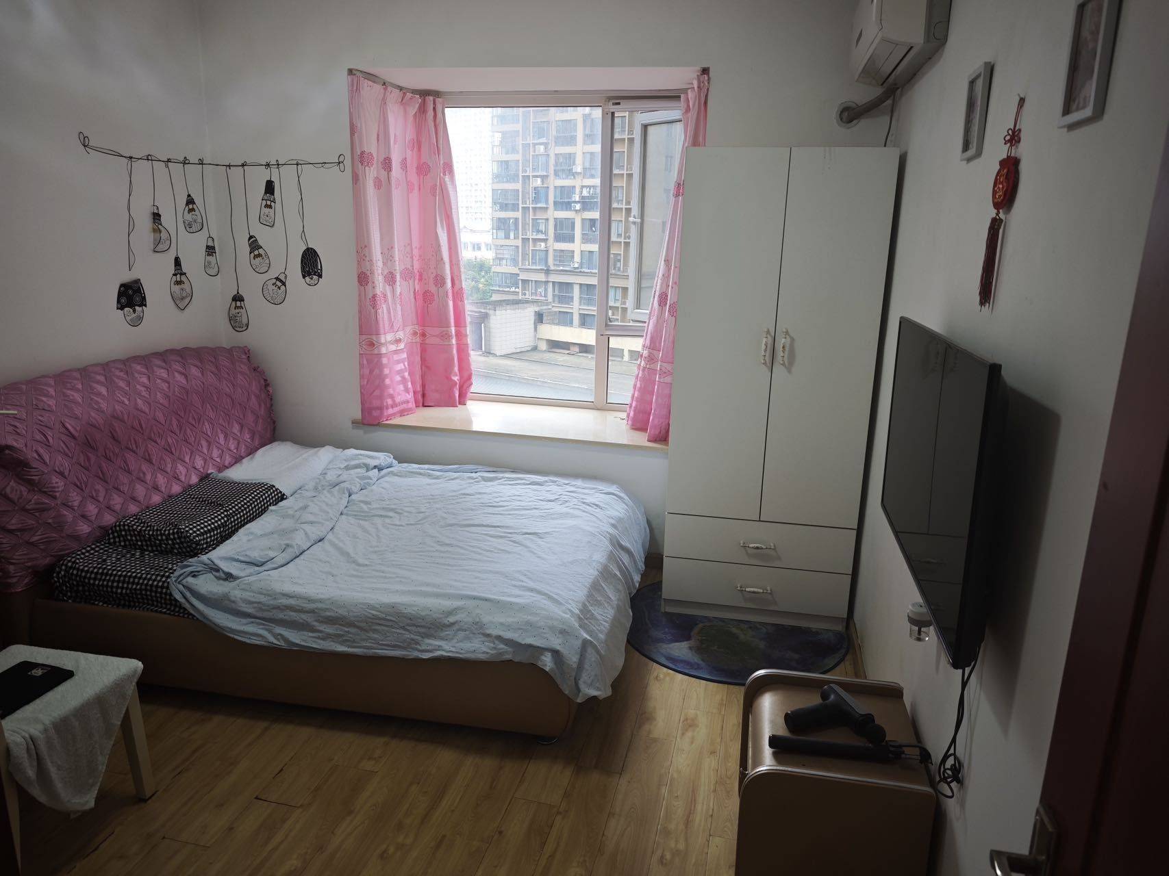 Wuhan-Hongshan-Cozy Home,Clean&Comfy,No Gender Limit,Hustle & Bustle,“Friends”,Chilled,LGBTQ Friendly,Pet Friendly