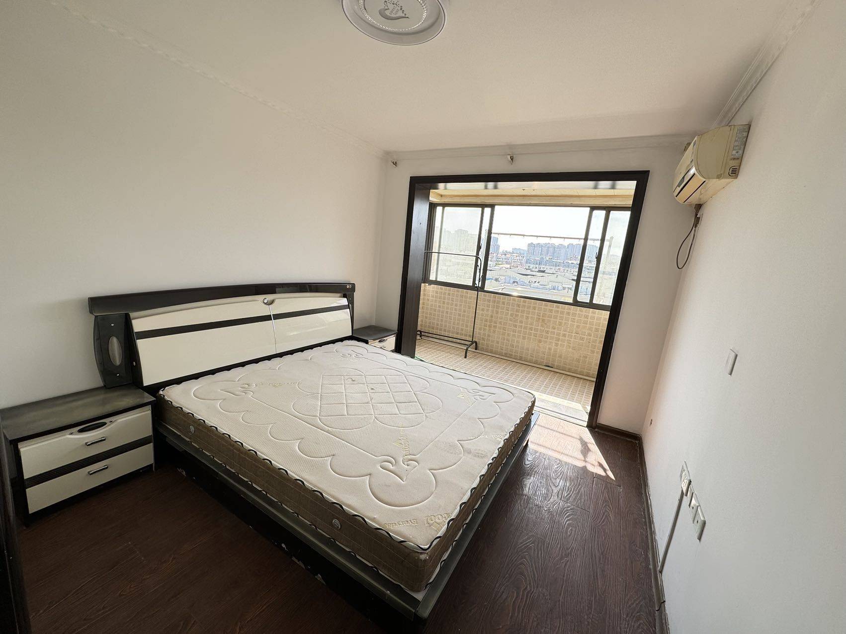 Nanjing-Jianye-Cozy Home,Clean&Comfy,No Gender Limit,Hustle & Bustle,“Friends”,Chilled,LGBTQ Friendly,Pet Friendly