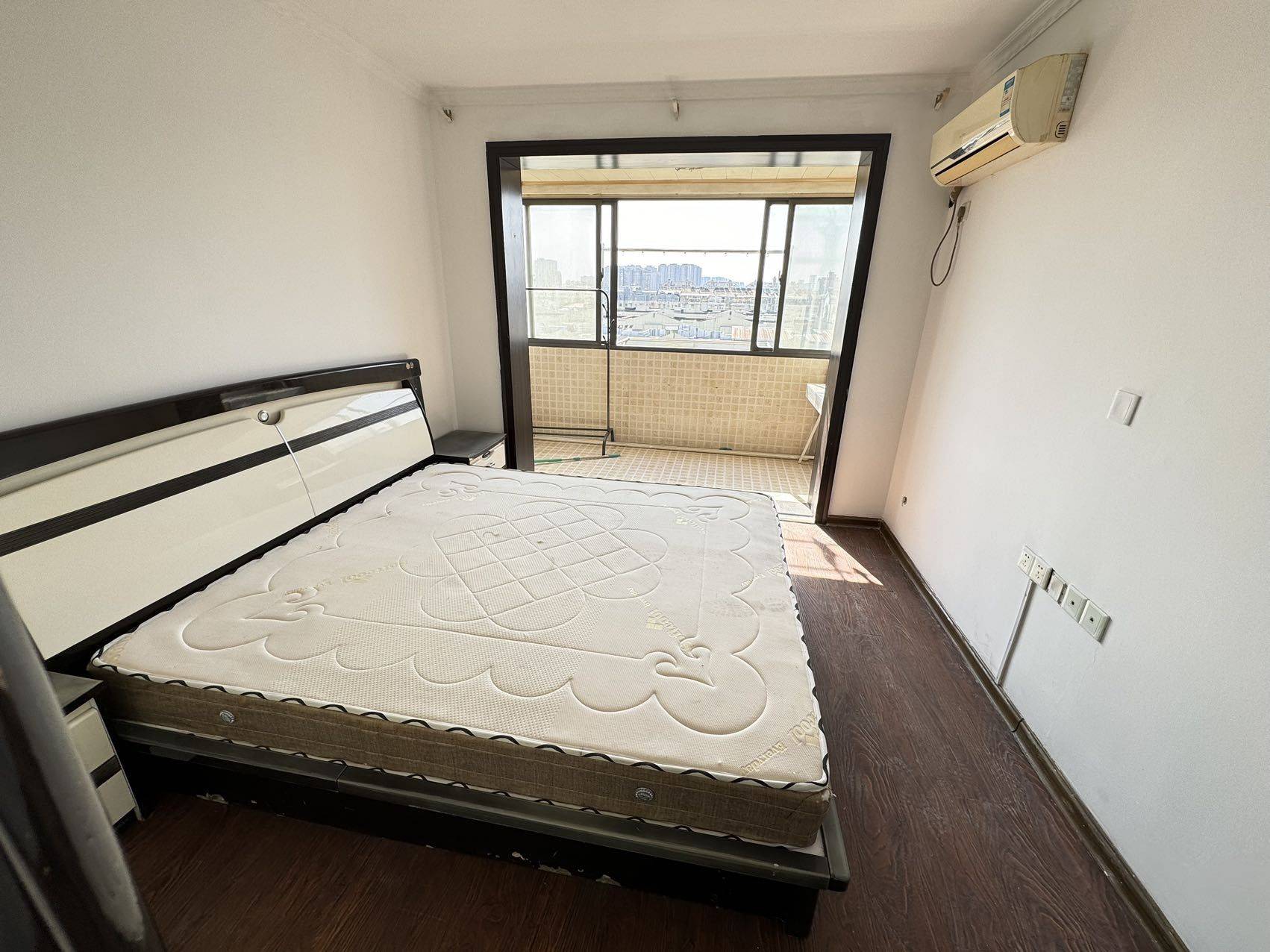 Nanjing-Jianye-Cozy Home,Clean&Comfy,No Gender Limit,Hustle & Bustle,“Friends”,Chilled,LGBTQ Friendly,Pet Friendly