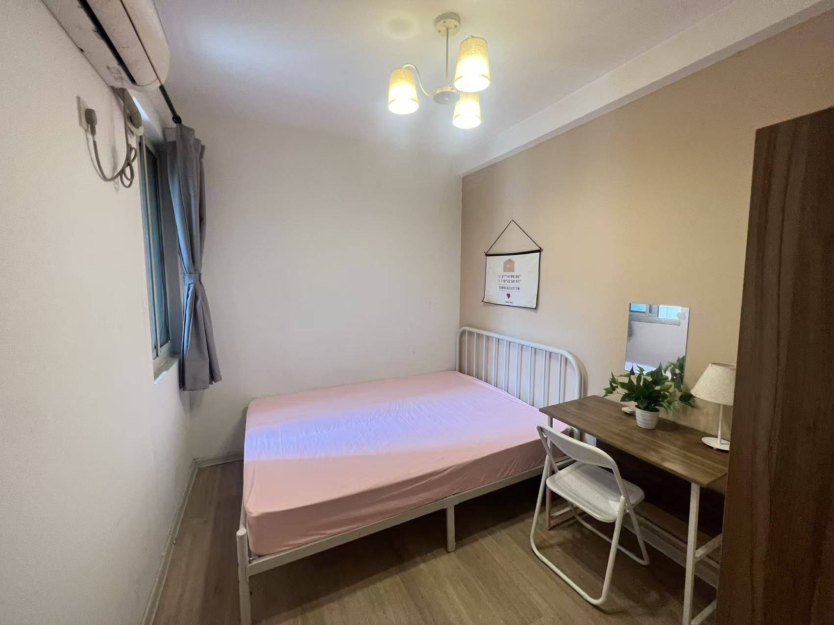 Nanjing-Qixia-Hustle & Bustle