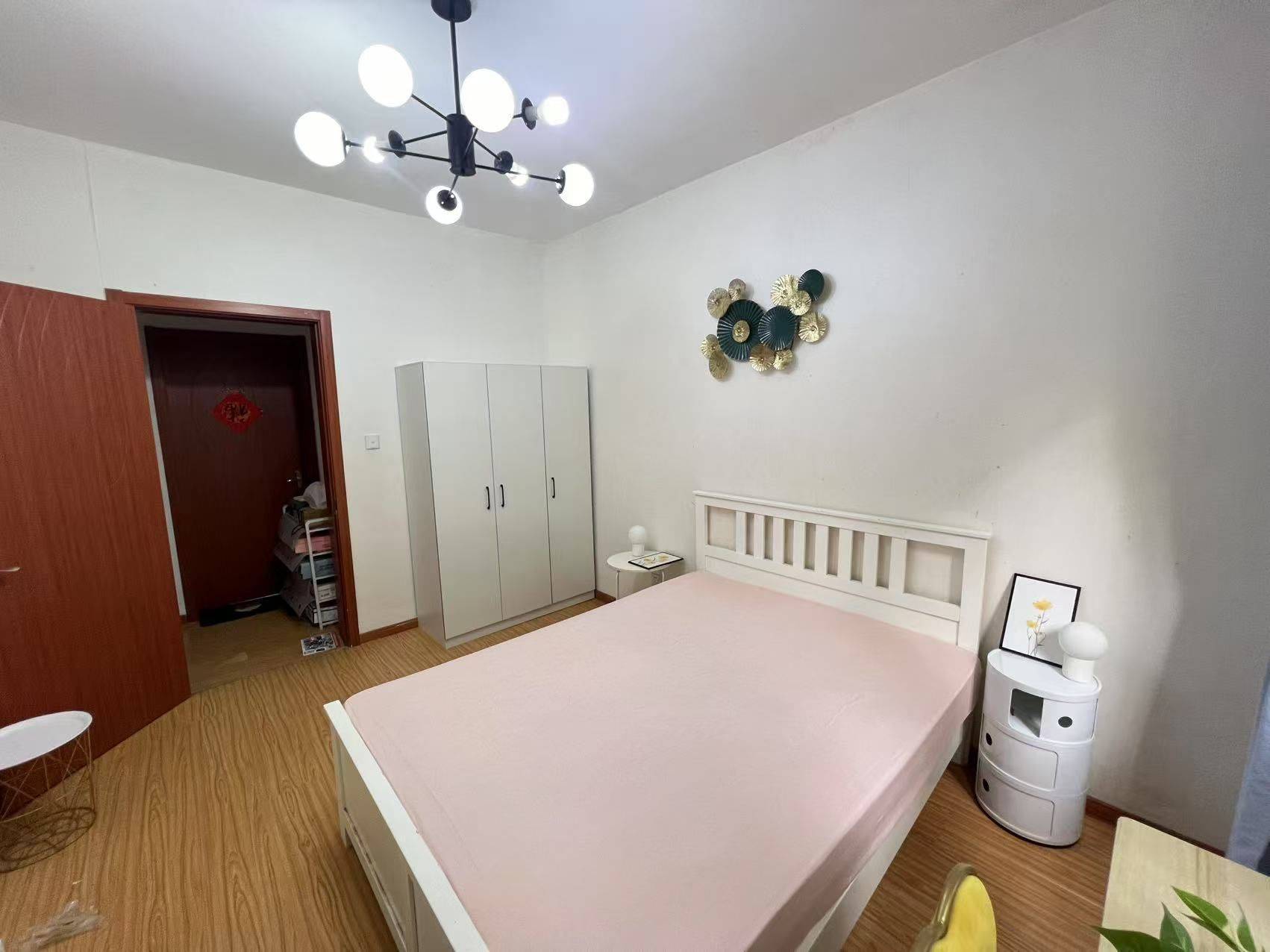 南京-棲霞-紫东创意园,九霄梦天地商场,全女生室友,超大次卧,二号线仙鹤门地铁口,仙林大学城