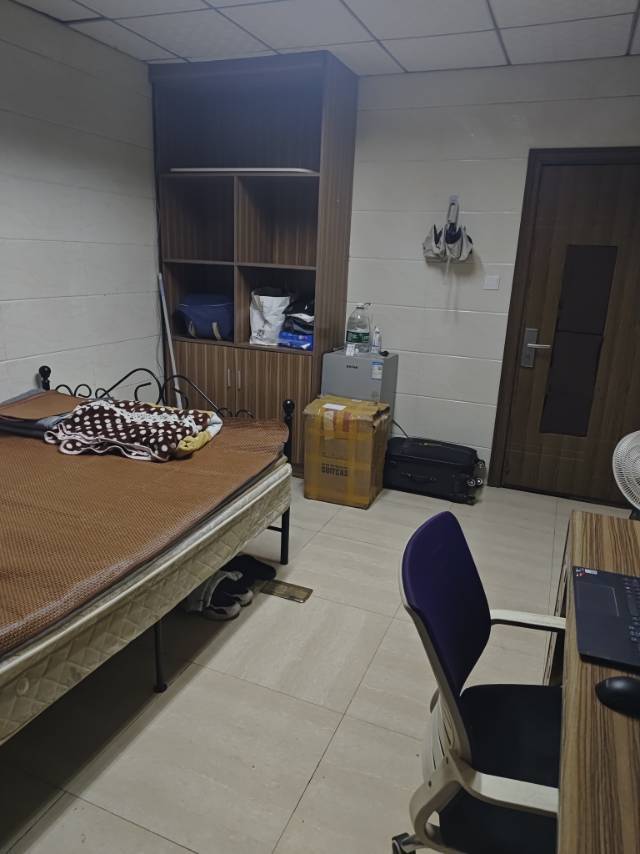 Shenzhen-Longhua-Cozy Home,Clean&Comfy,No Gender Limit,Hustle & Bustle,“Friends”,Chilled,LGBTQ Friendly,Pet Friendly