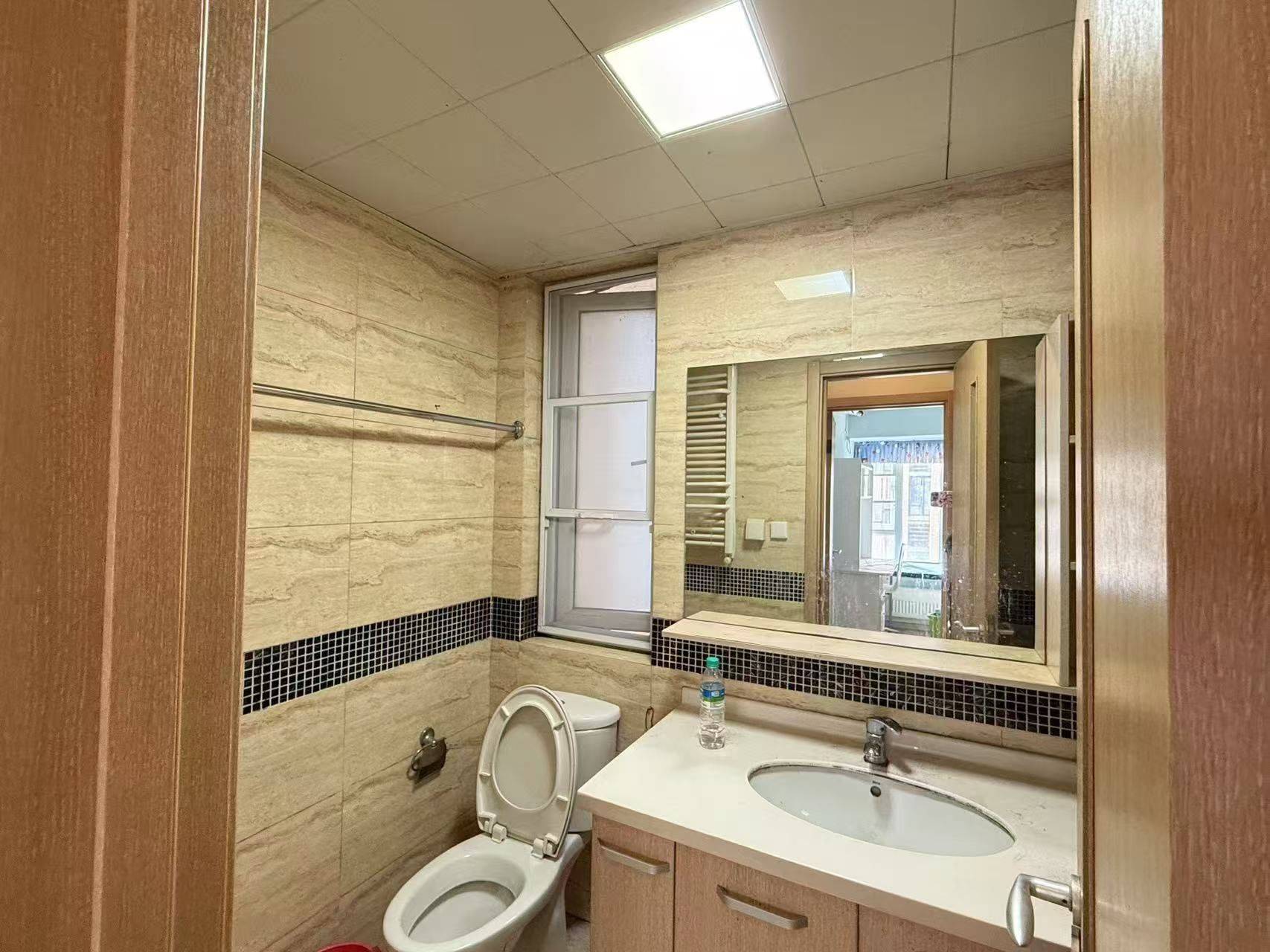 Wuhan-Hongshan-Cozy Home,Clean&Comfy,Hustle & Bustle