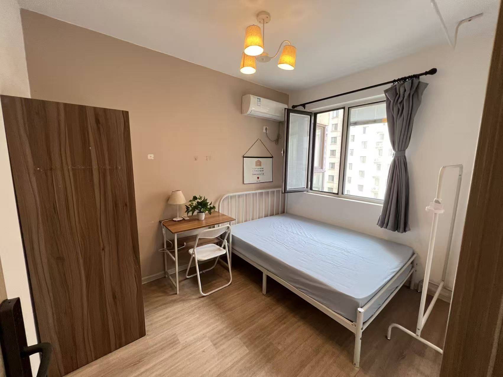 Nanjing-Qixia-Hustle & Bustle