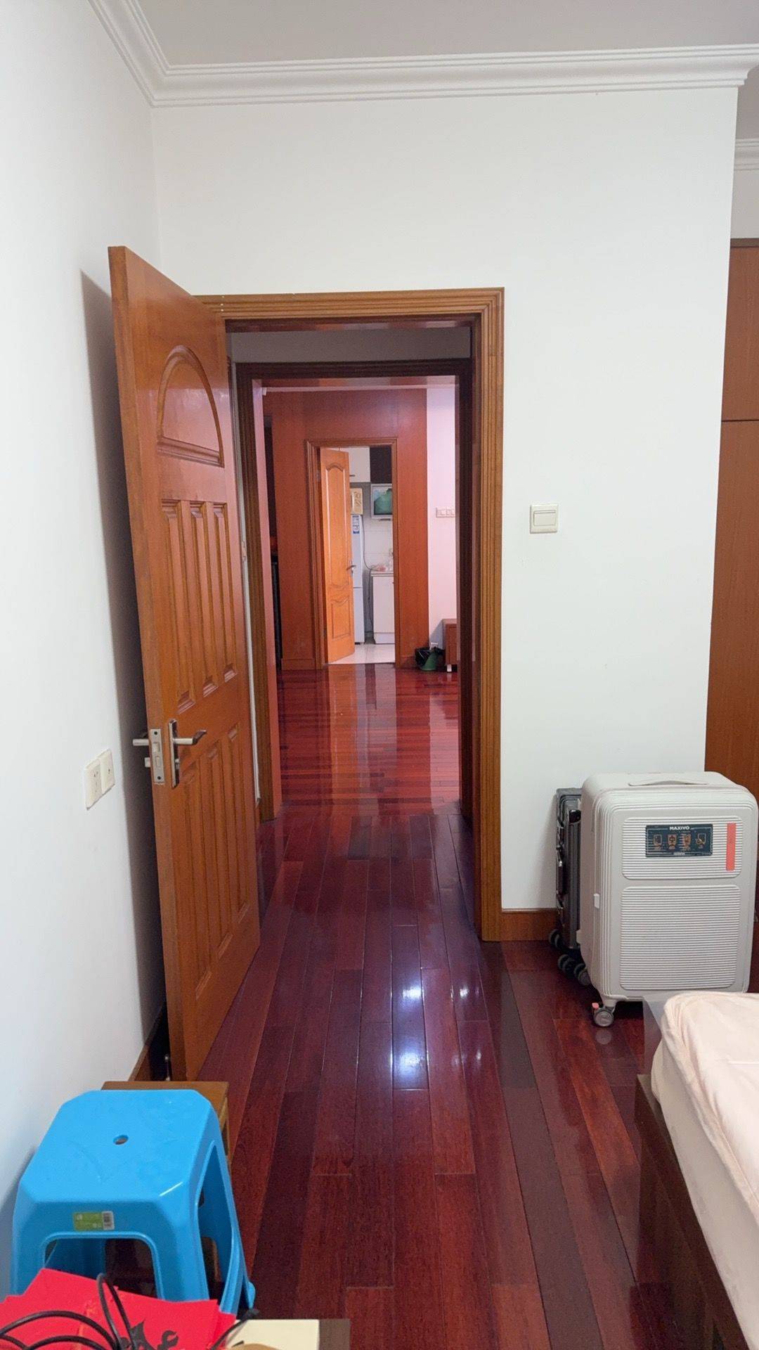 Liangxi 教仪大厦金鼎广场