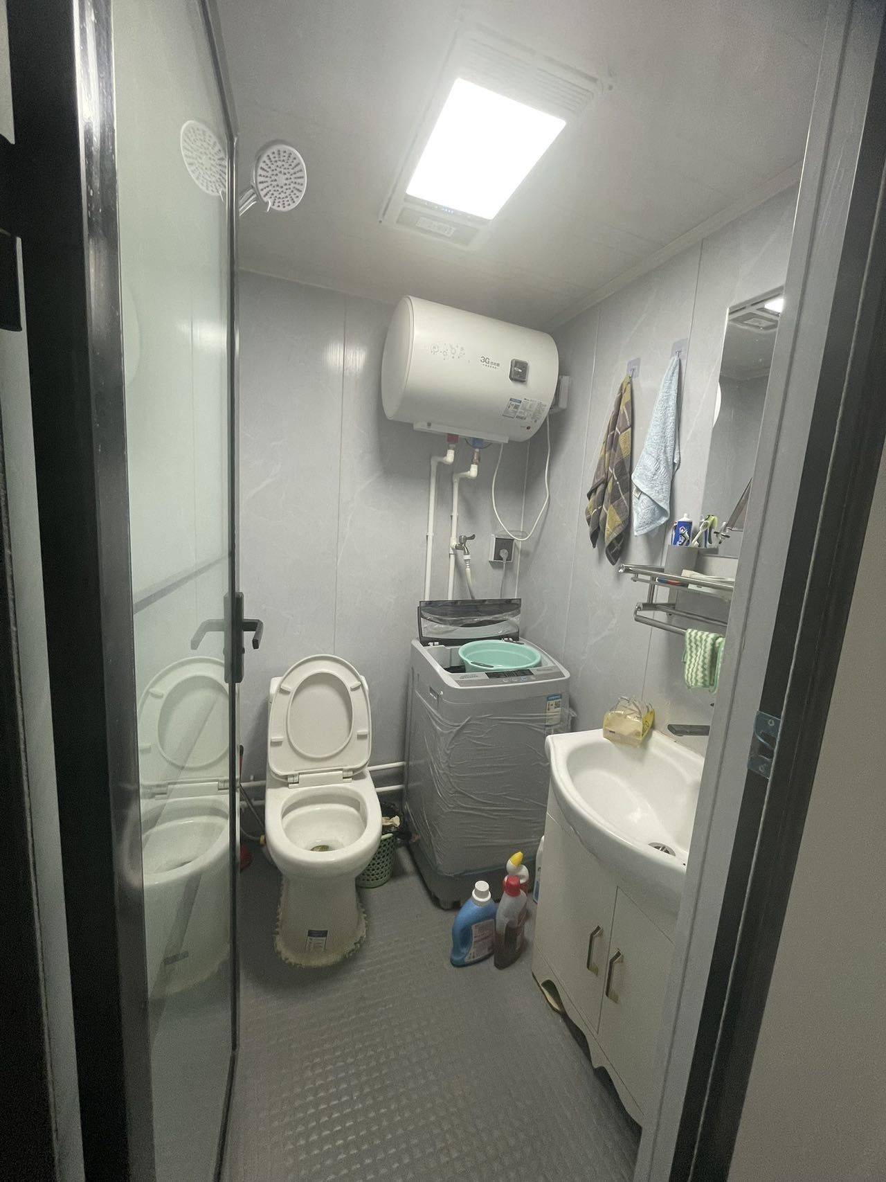 在华莱士喝得酩酊大醉整租房源3