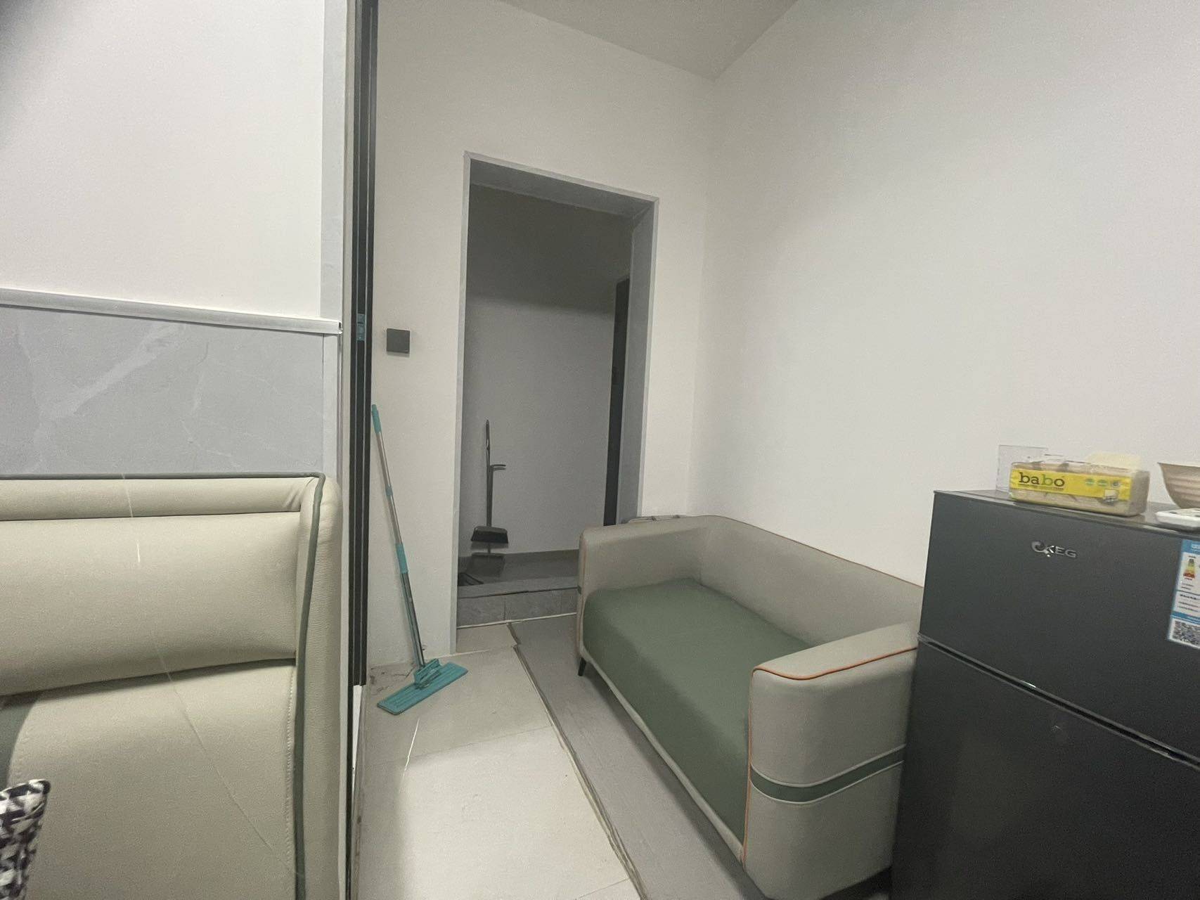 在华莱士喝得酩酊大醉整租房源1